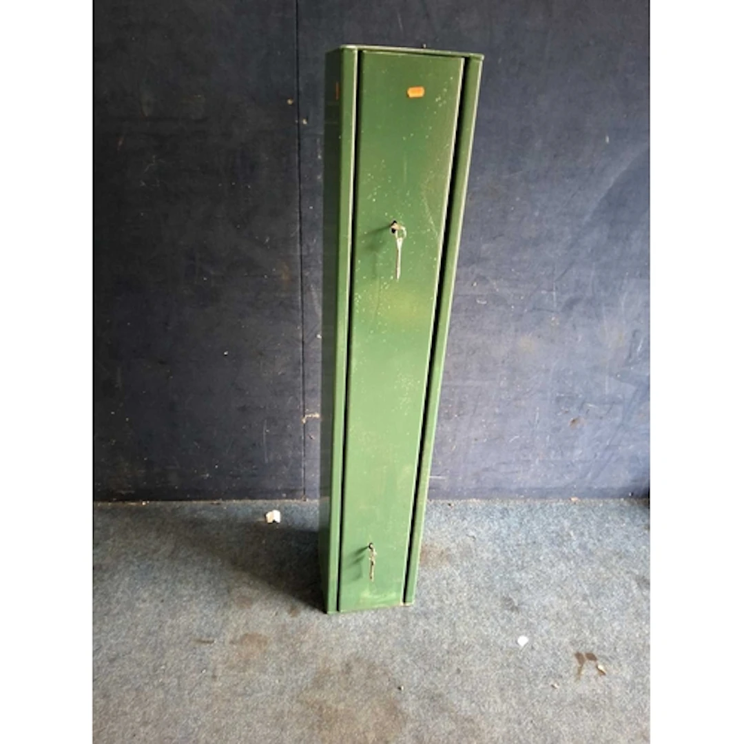 A FOX ENGINEERING GUN CABINET with two locks and two keys fo...
