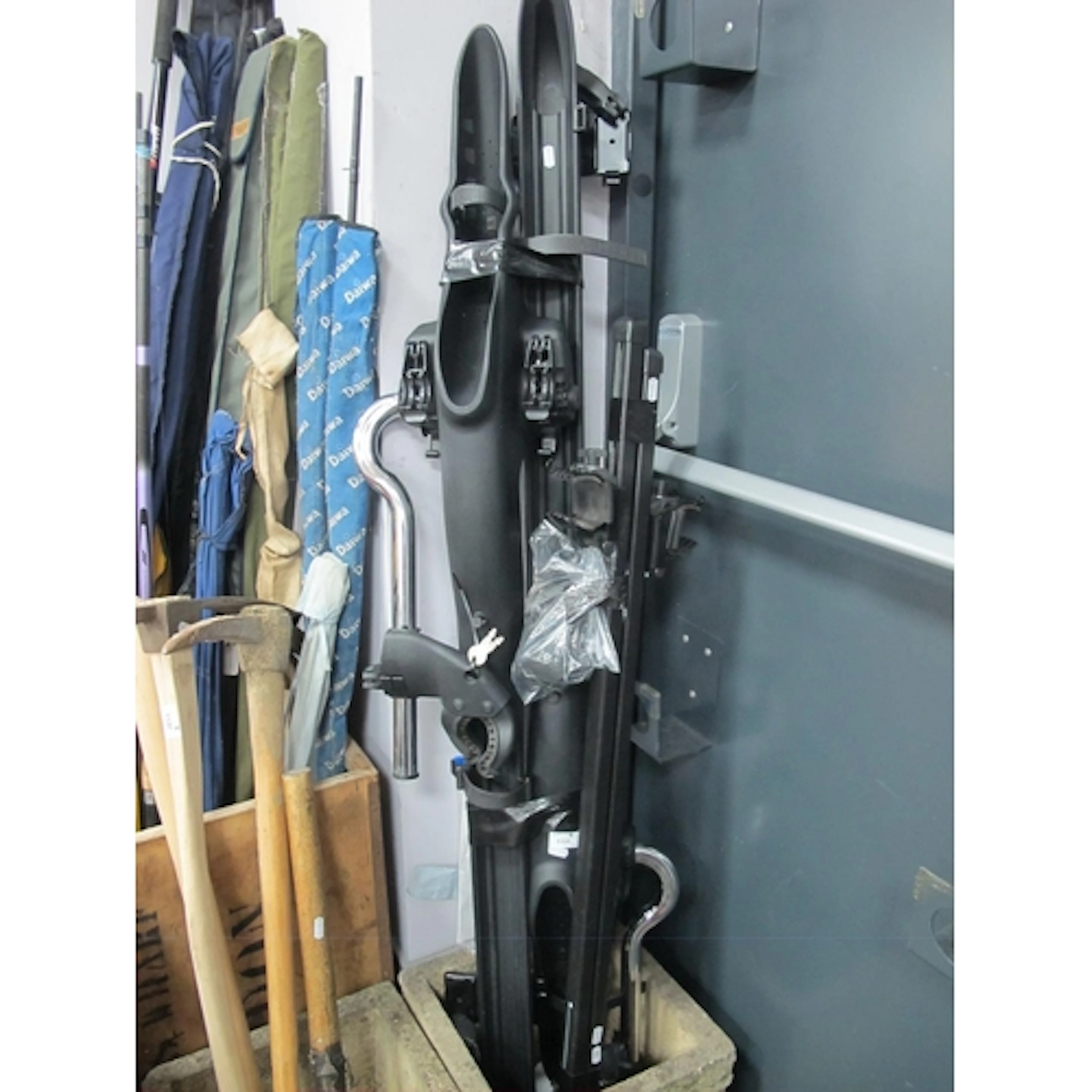 Mont Blanc bike carrier system (529 Barracuda) and cross bar...