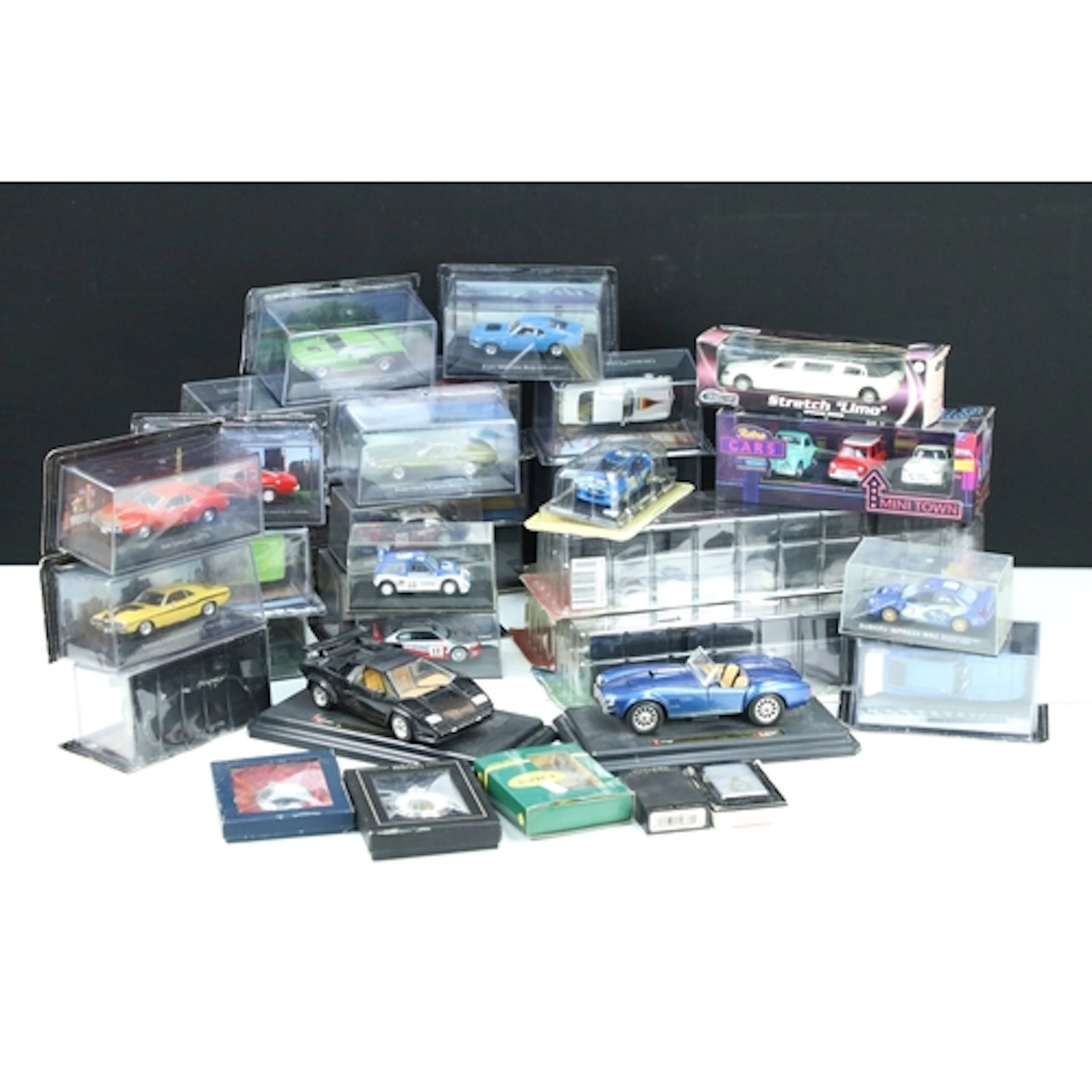 27 Carded / boxed diecast models to include 23 x DeAgostini,...