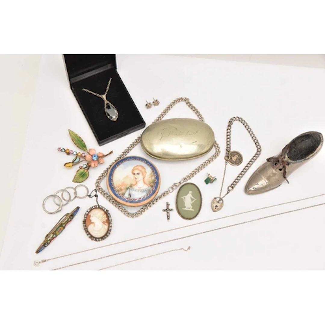 A BOX OF ASSORTED ITEMS, to include a 'Wedgewood' cameo broo...