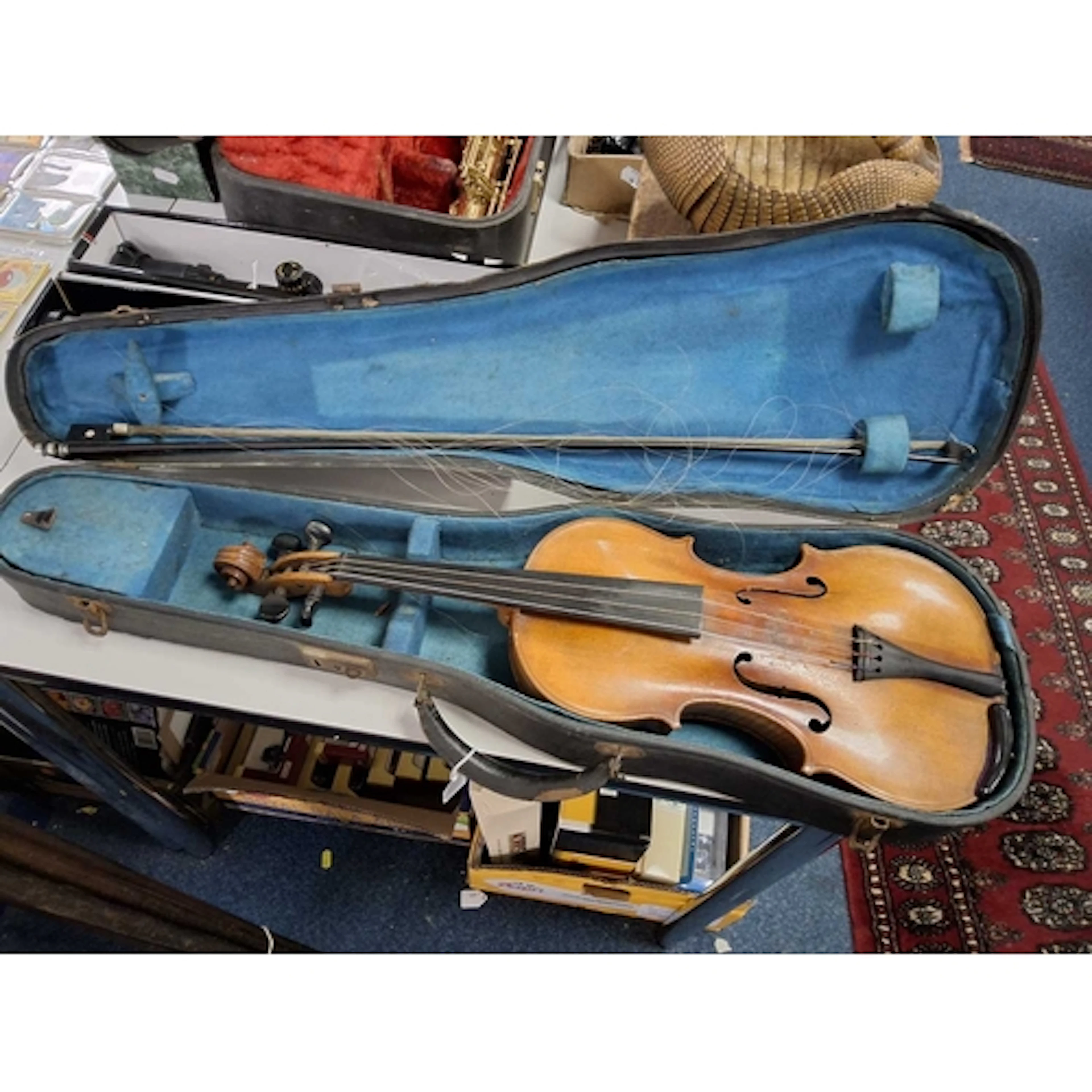 A LATE 19TH OR EARLY 20TH CENTURY VIOLIN, bearing a printed ...