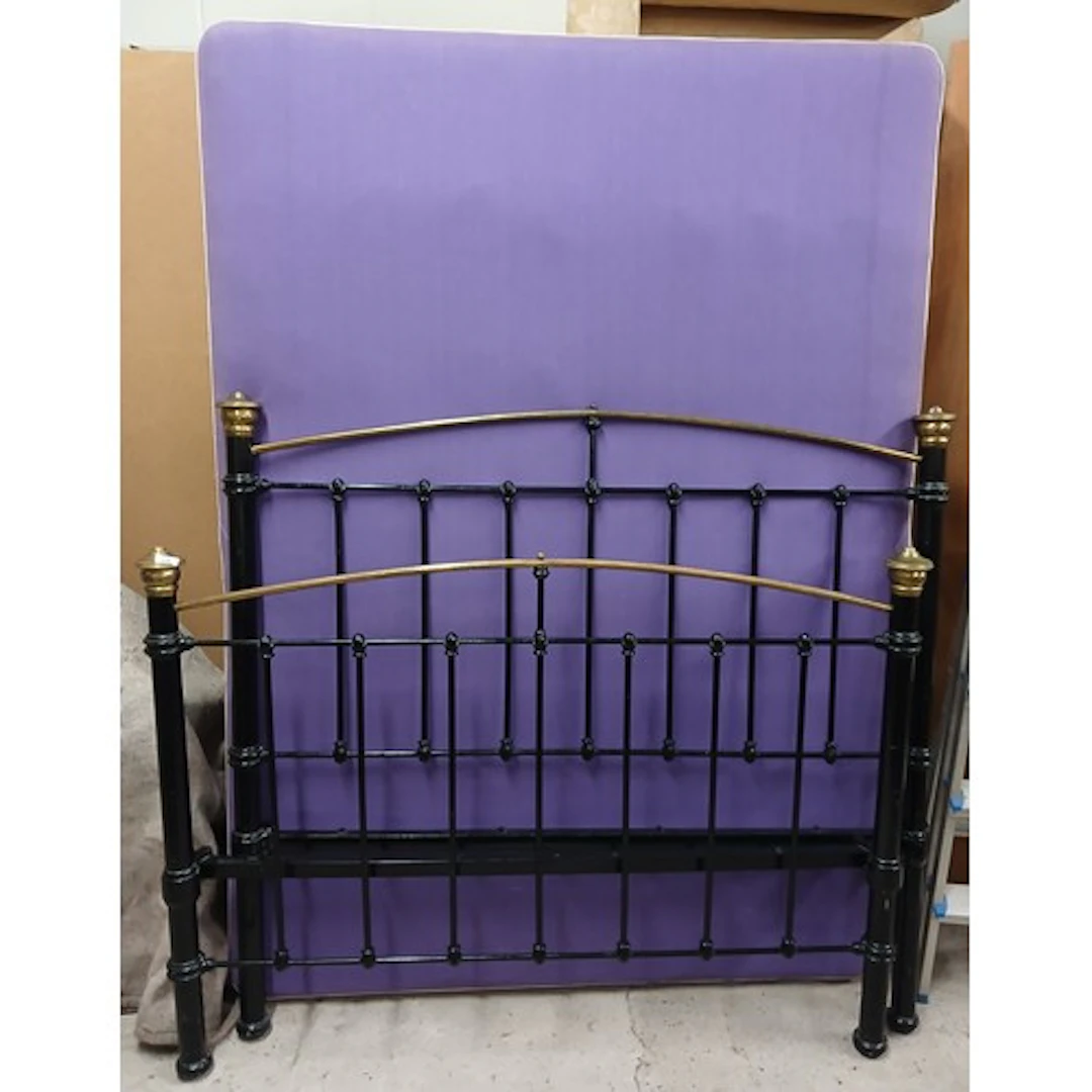Pair of 4ft 6in brass and metal bed ends.