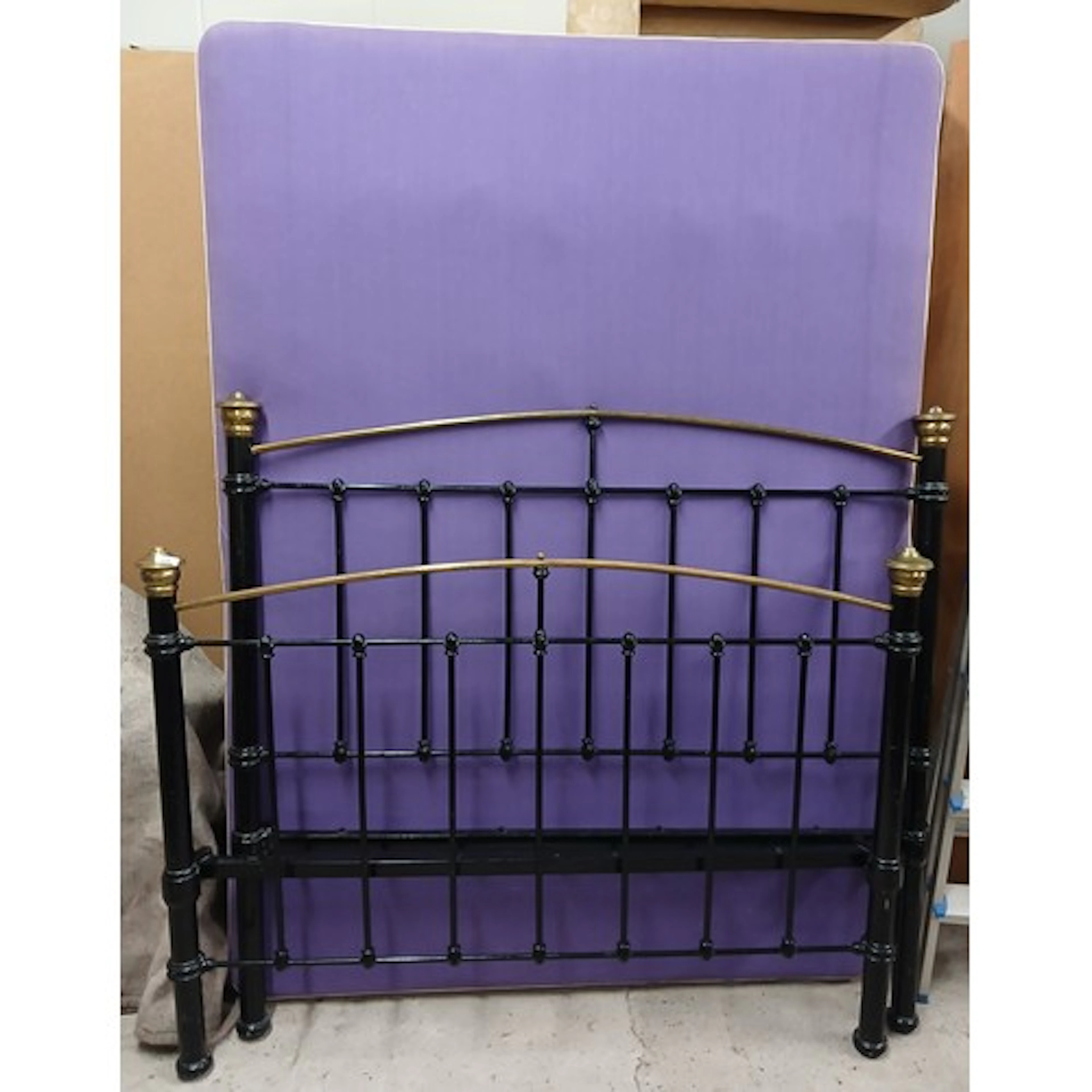Pair of 4ft 6in brass and metal bed ends.