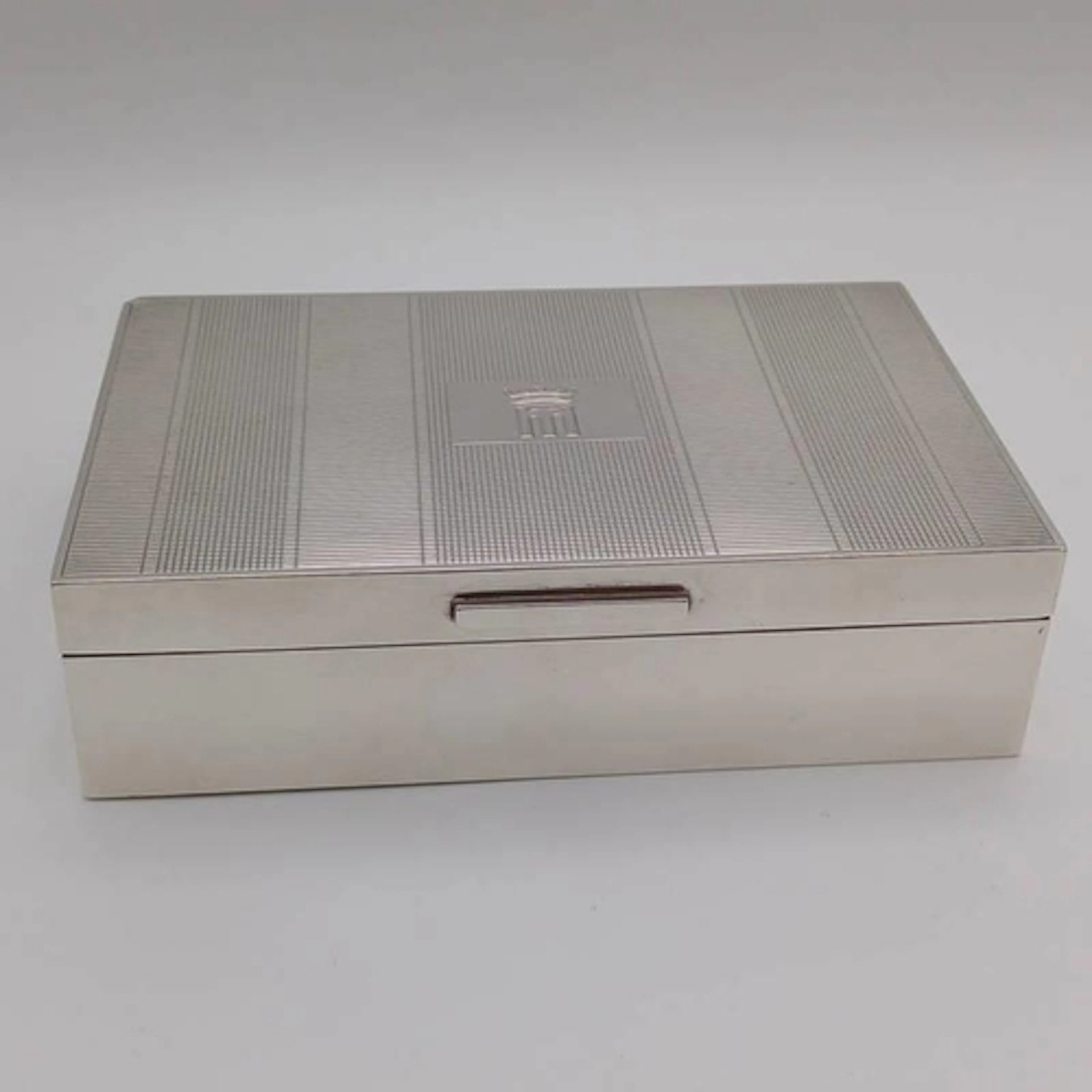 ROYAL PROVENANCE: SILVER CIGARETTE BOX WITH ROYAL CYPHER OF ...