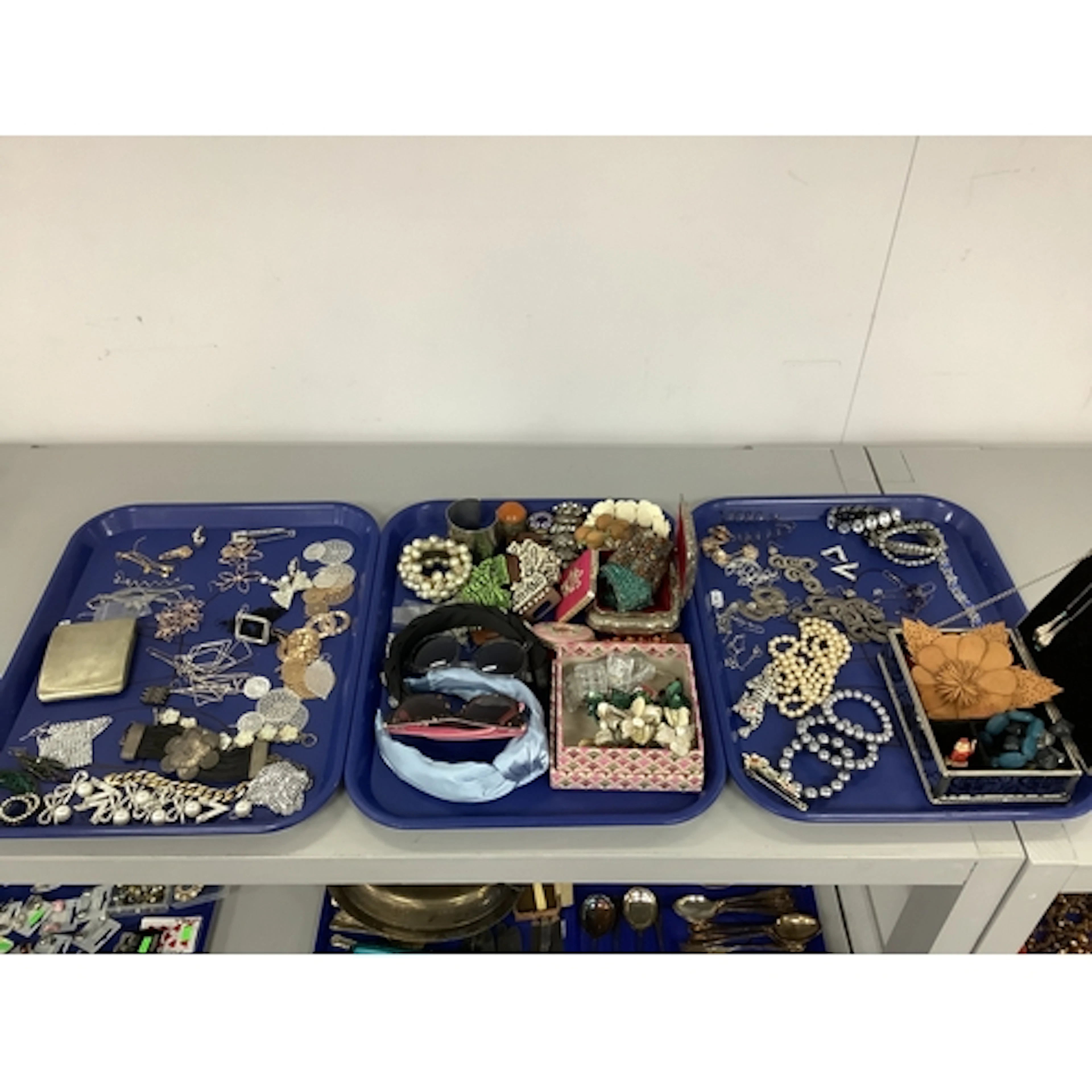 Assorted Modern Costume Jewellery, including imitation pearl...