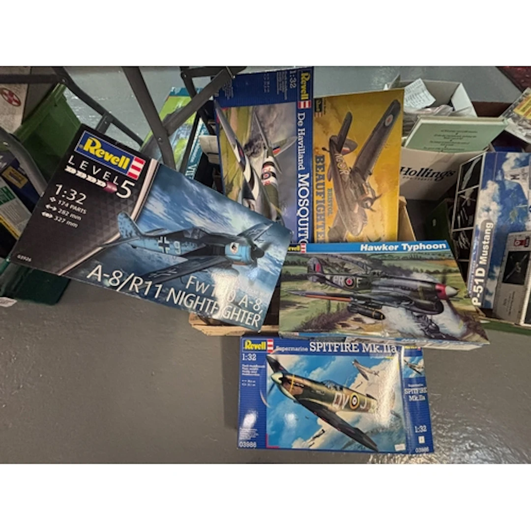 Collection of Revell 1:32 scale model kits to include: Spitf...