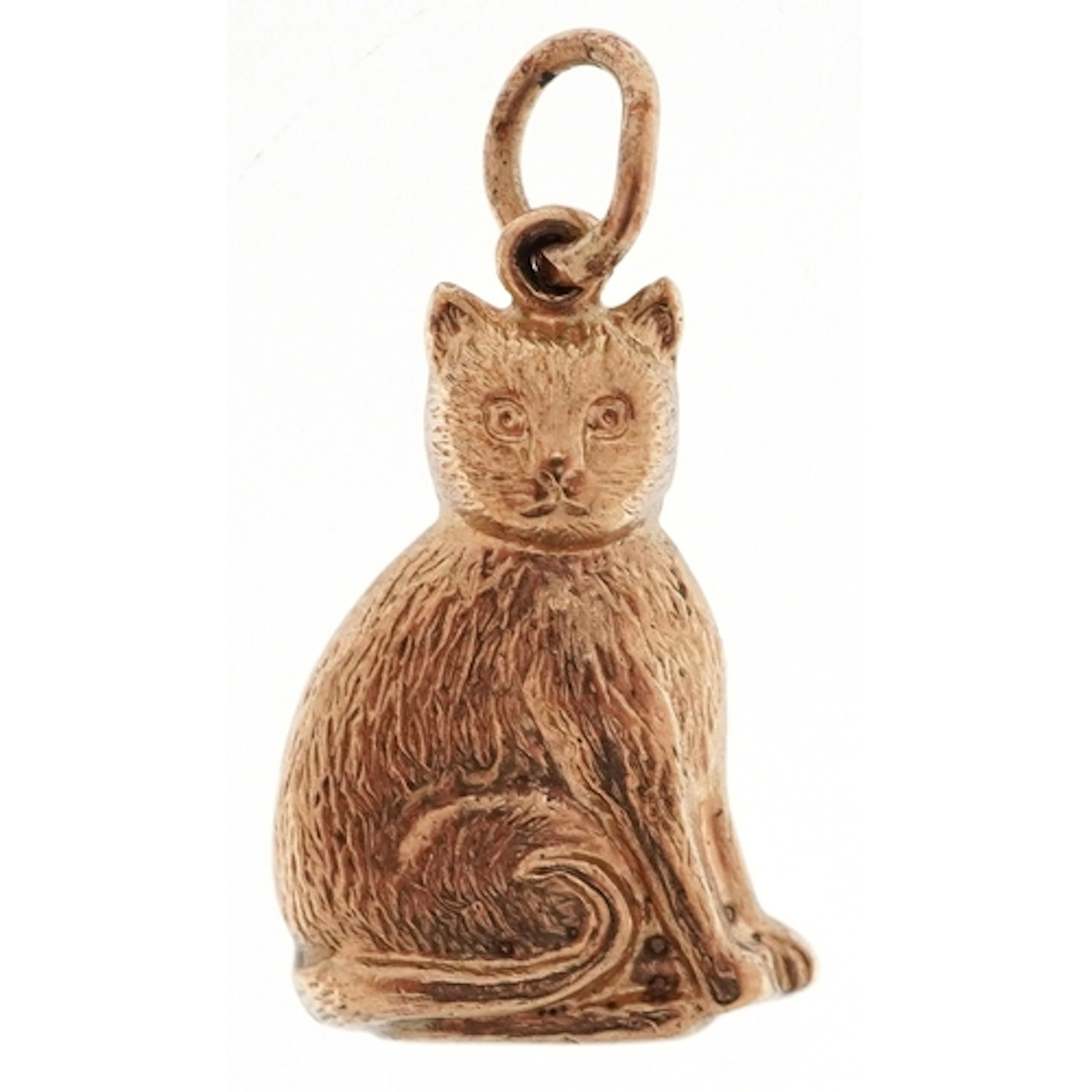 9ct gold charm in the form of a seated cat, 1.9cm high, 0.9g...