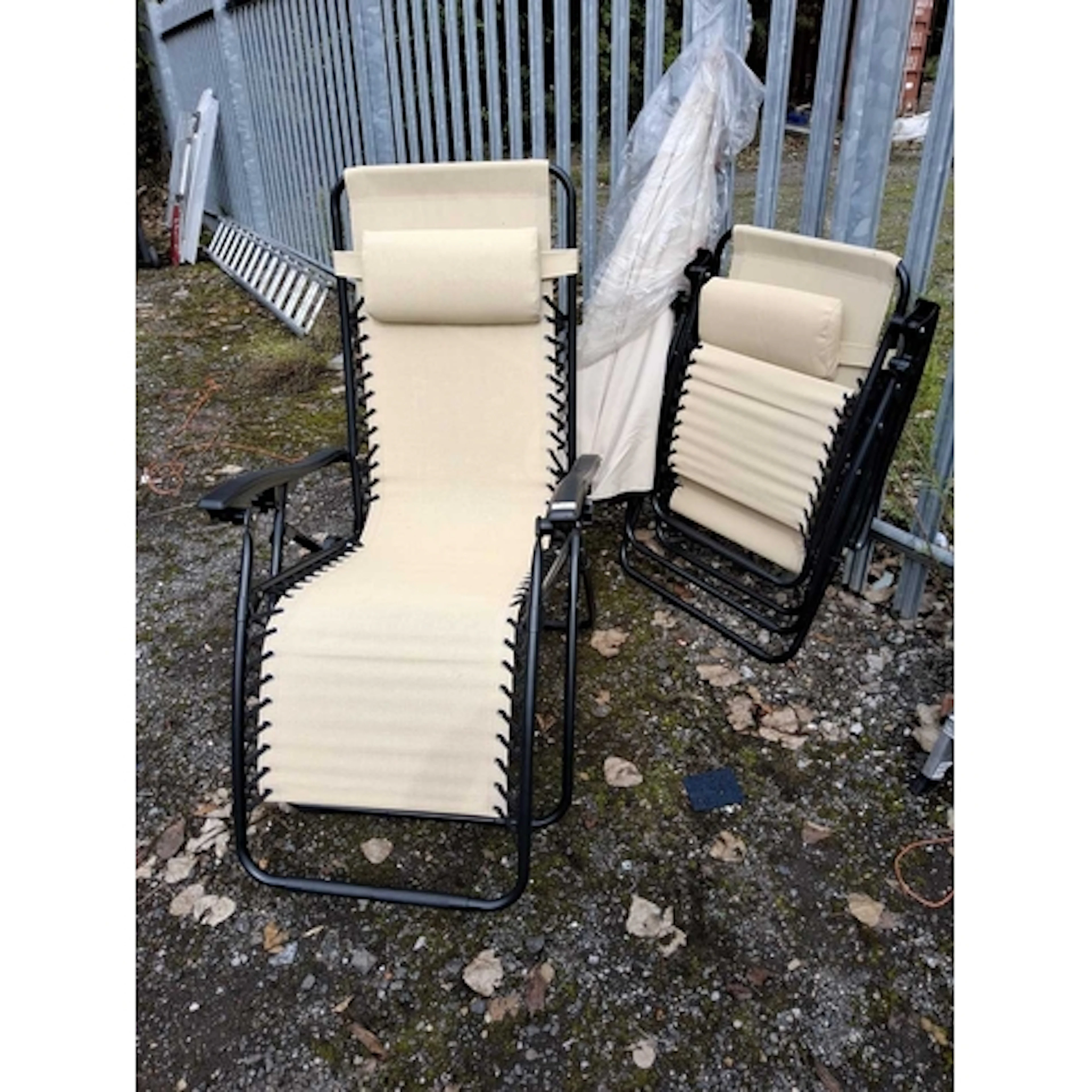 A PAIR OF MODERN SUNLOUNGERS AND A PARASOL TOP with tubular ...