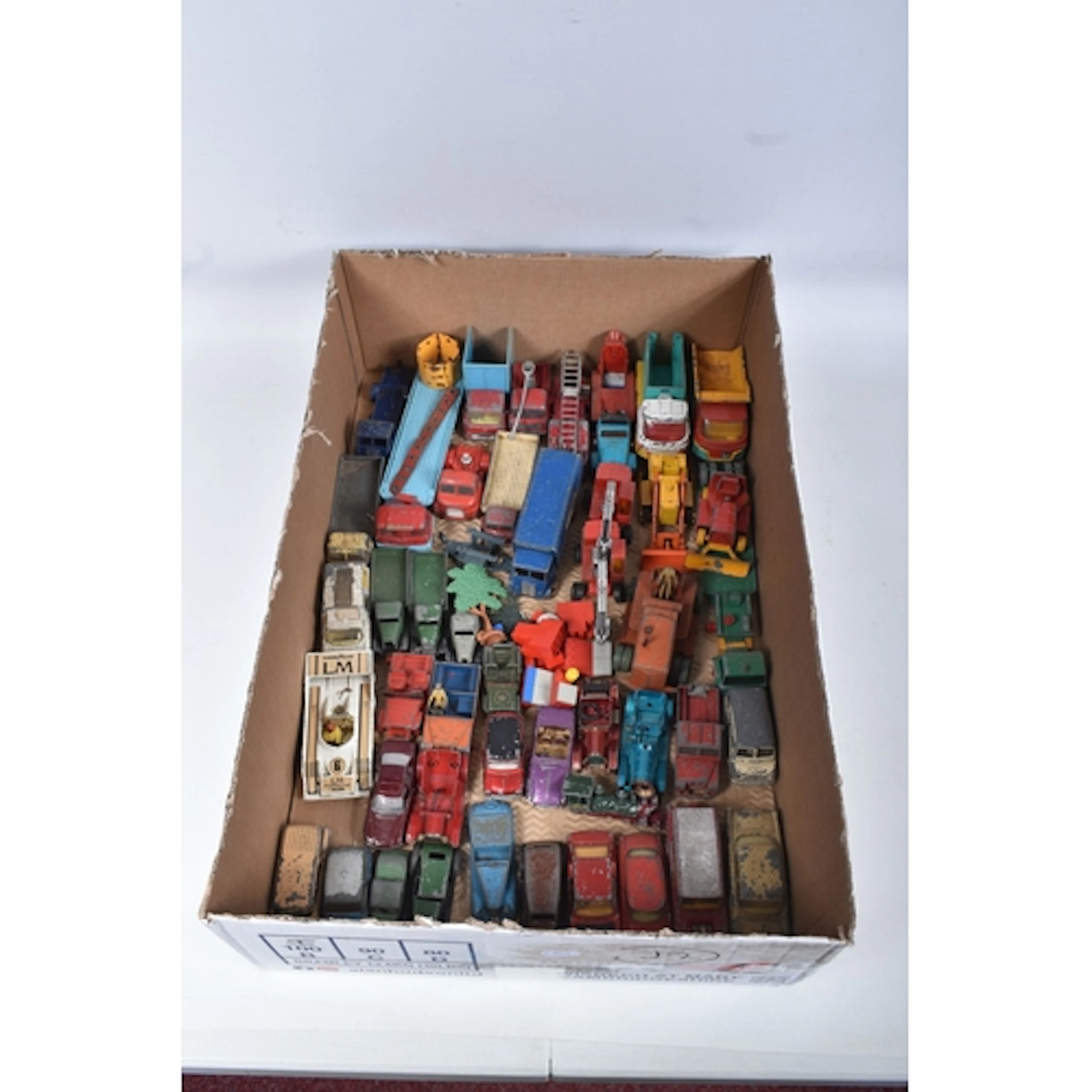 A QUANTITY OF UNBOXED ASSORTED PLAYWORN DIECAST VEHICLES, to...