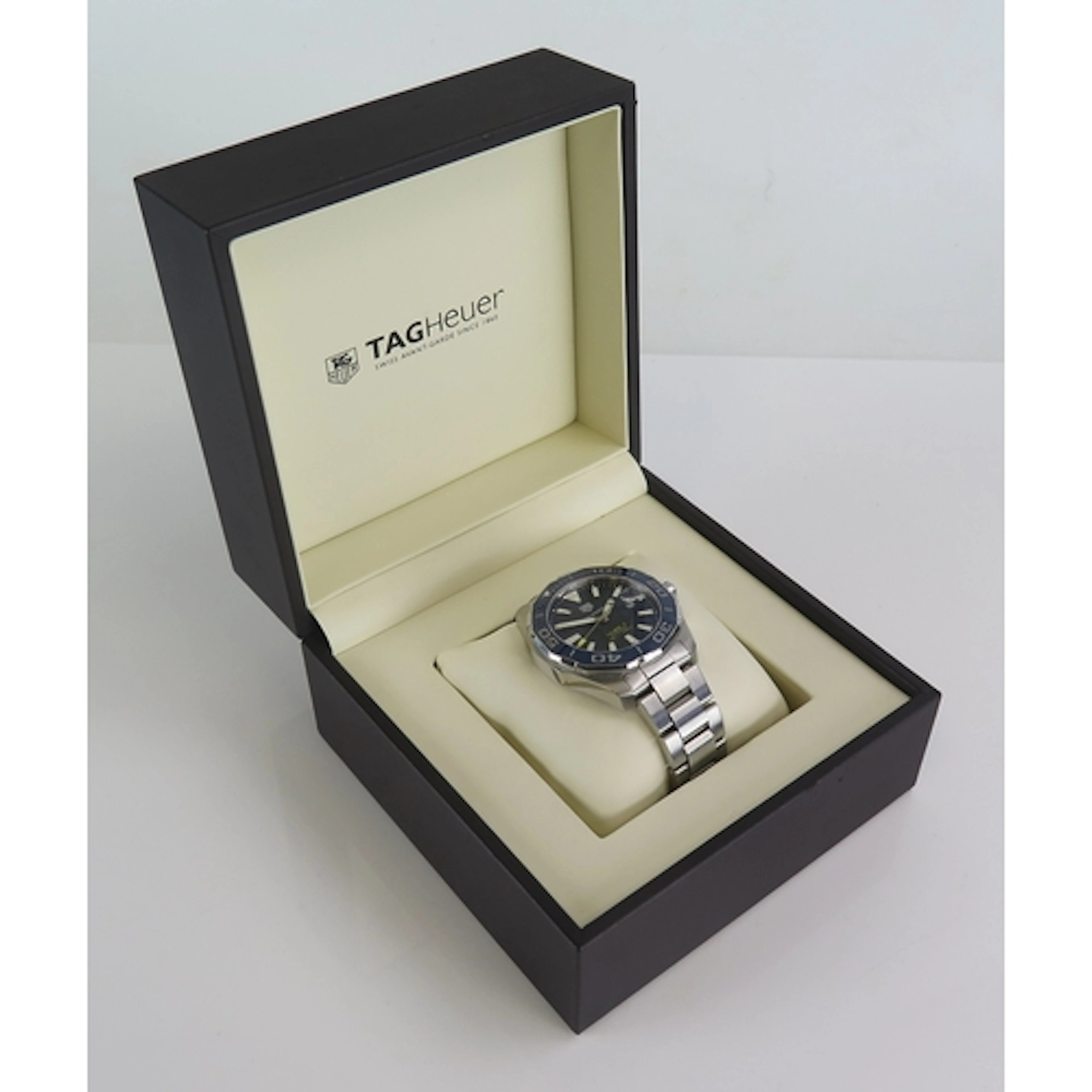 A TAG Heuer AQUARACER Calibre 5 stainless steel automatic ge...