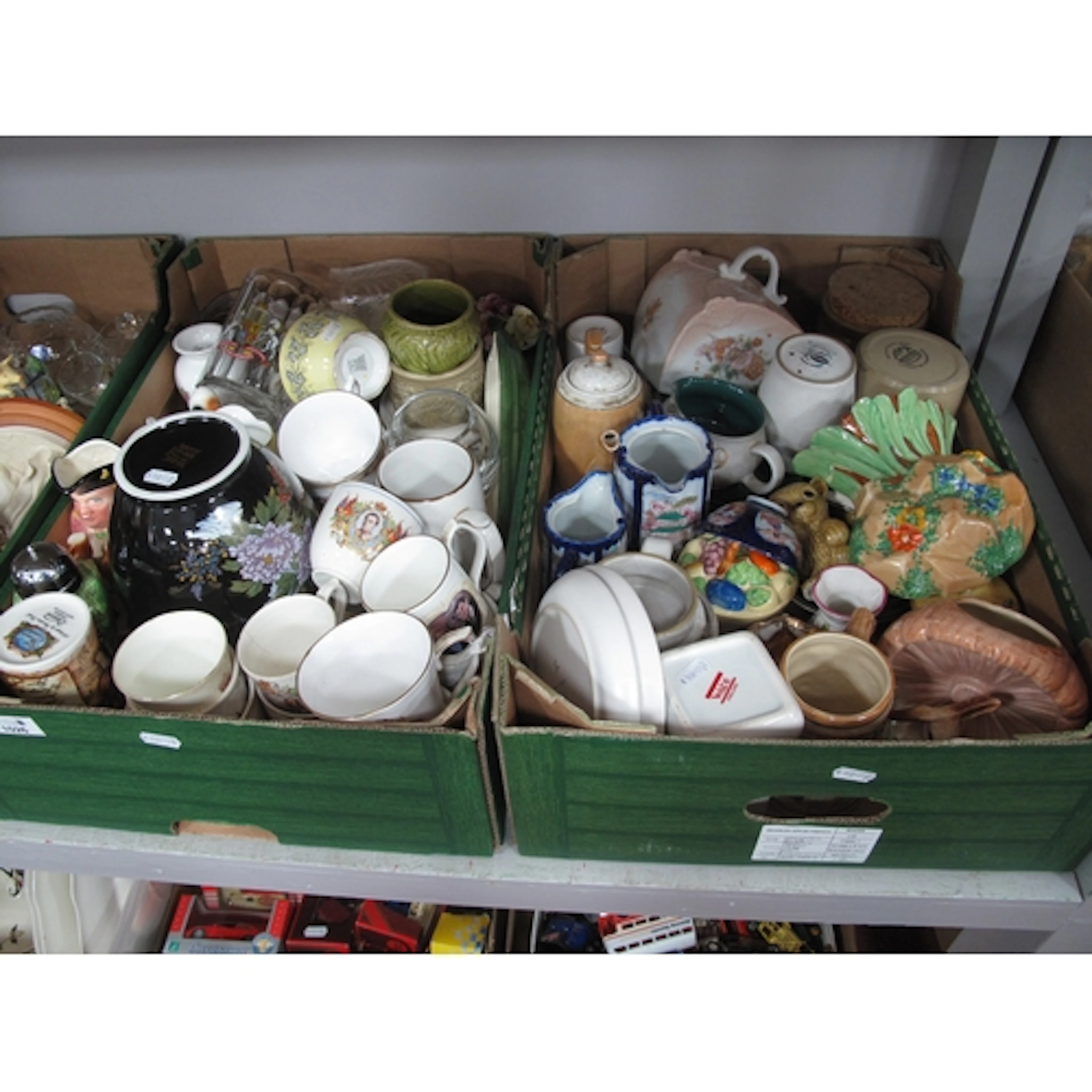 Ceramics and glassware, comprising large Japanese black and ...