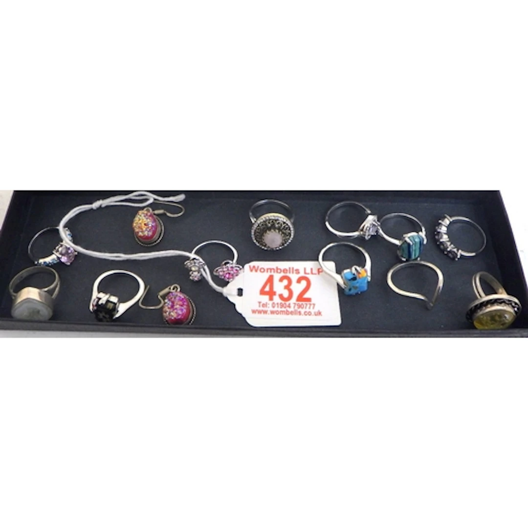 A group of silver (925) and white metal dress rings