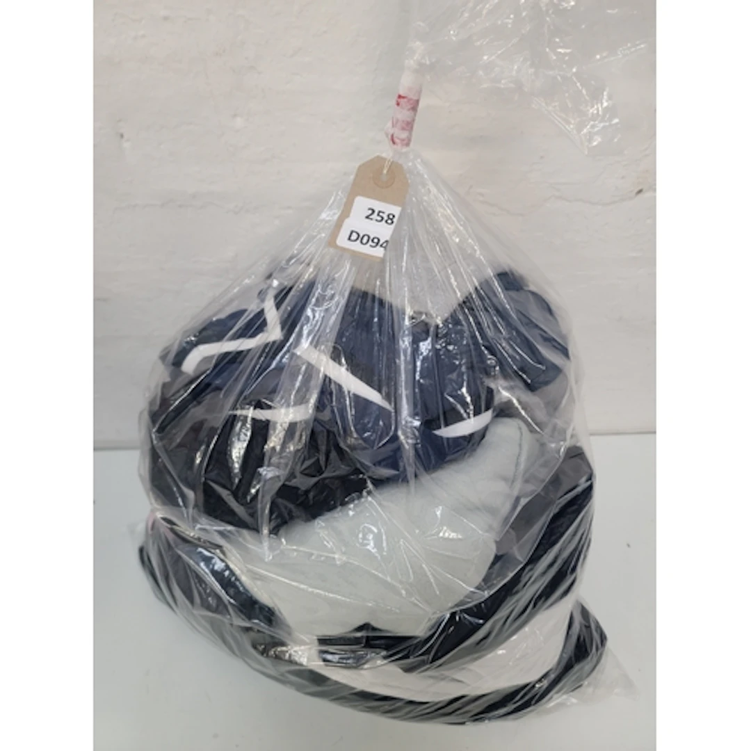 ONE BAG OF MAINLY SPORTSWEAR INC. PULL&BEAR