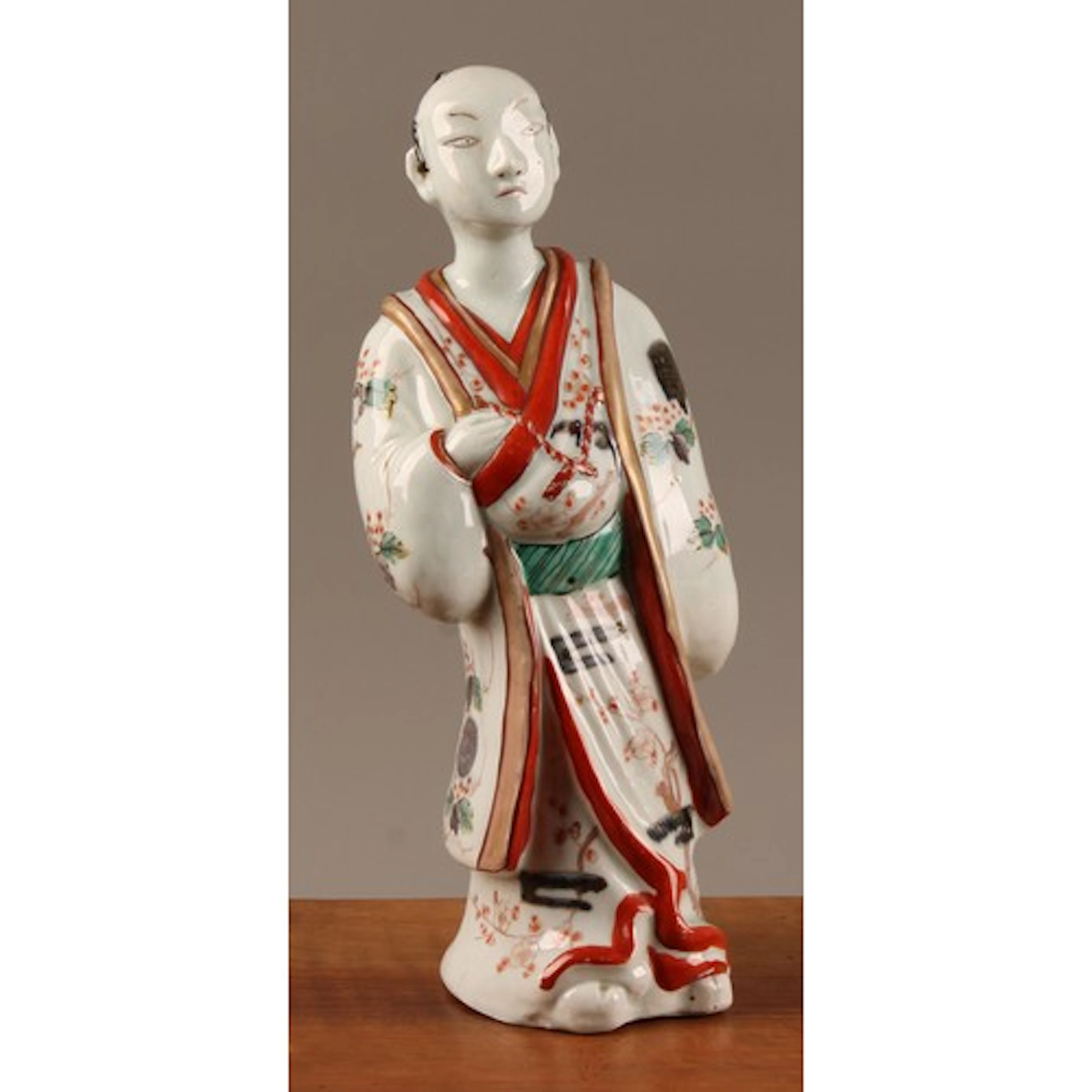 A Japanese kakiemon figure, of a kabuki actor or Samurai dre...