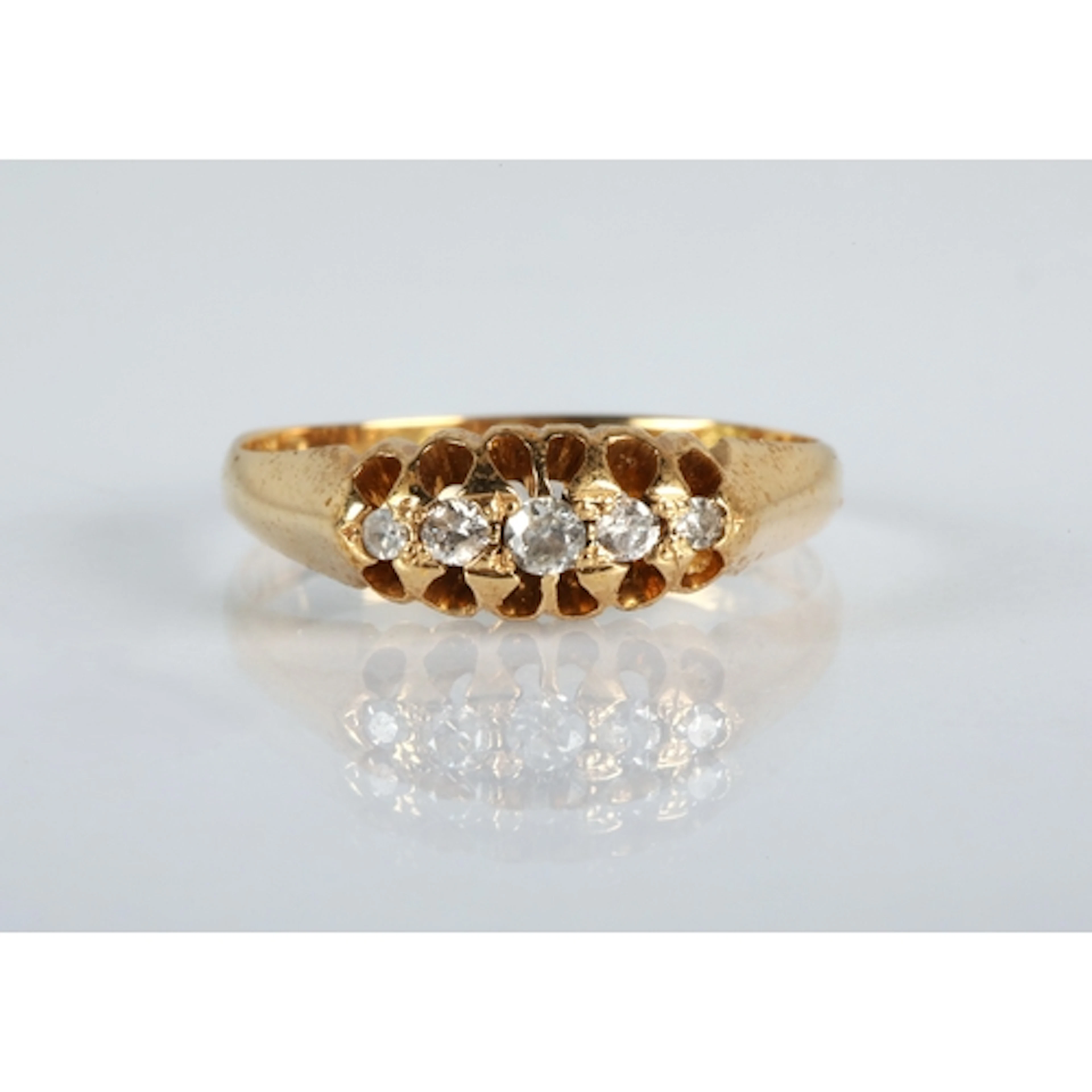 Ladies ring with graduate diamonds, ring size P/Q, gross wei...