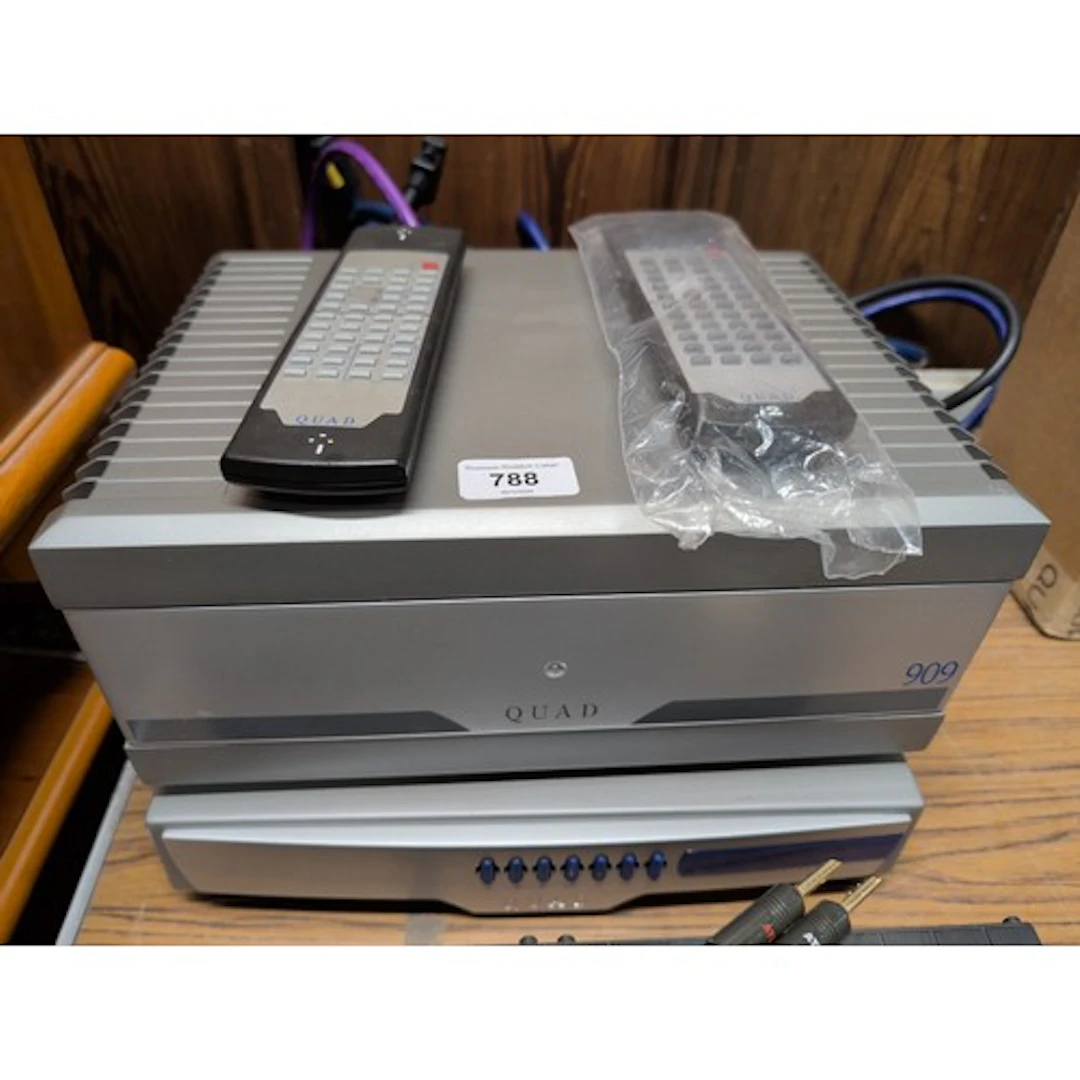 Quad 909 stereo power amplifier and a Quad 99 preamplifier (...