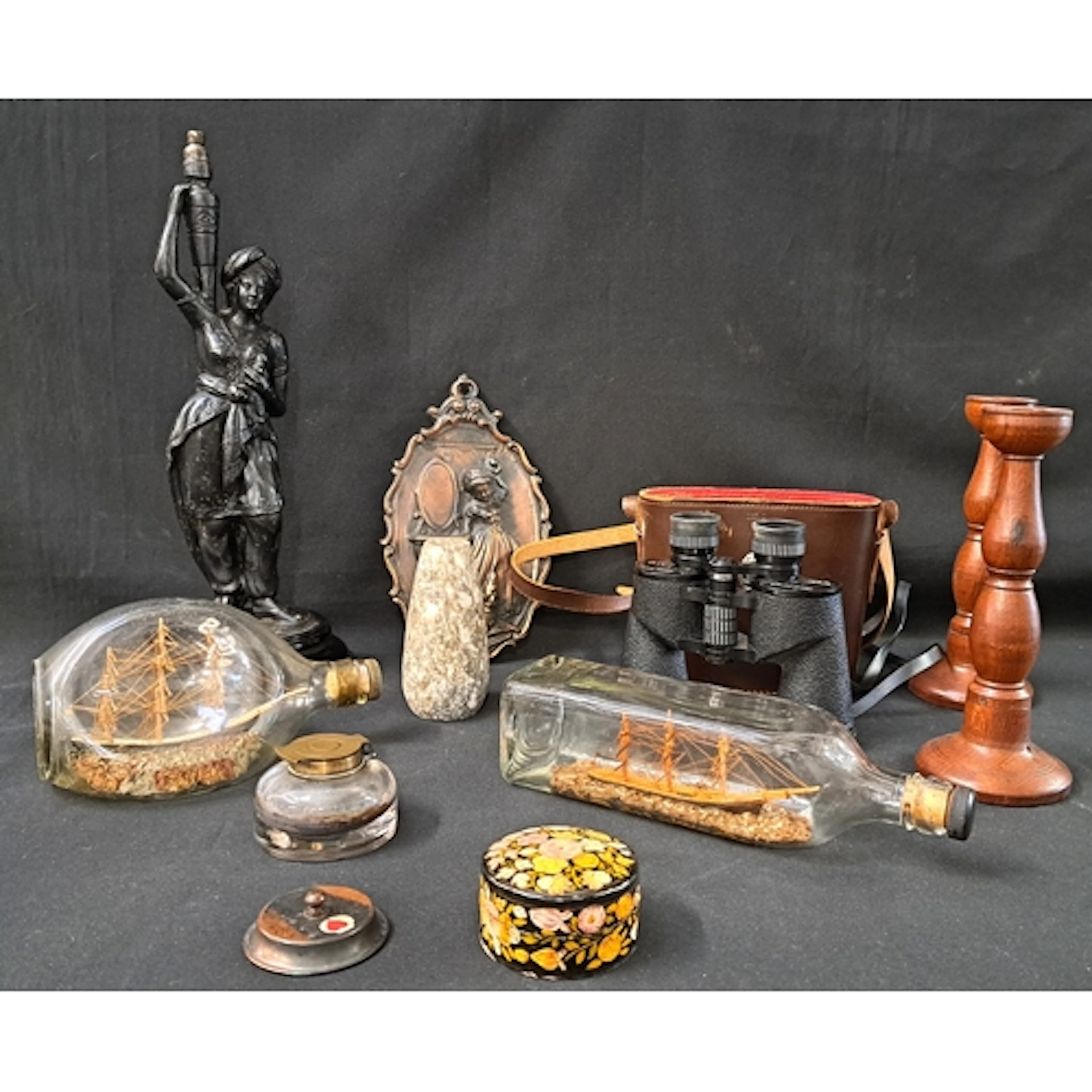 SELECTION OF VINTAGE AND ANTIQUE COLLECTIBLES comprising two...