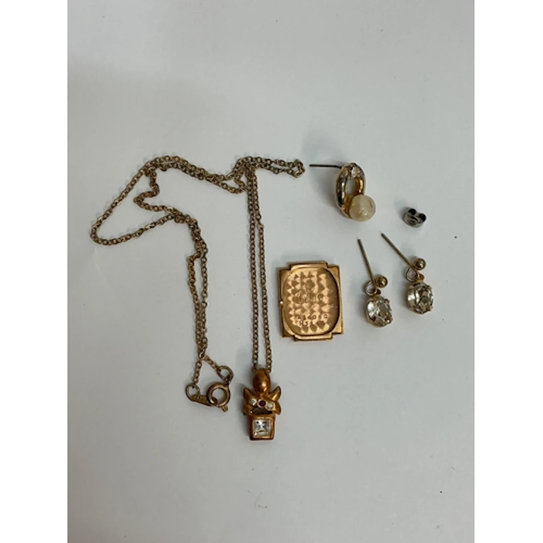 An 18ct gold watch case back plus dress jewellery odds. Appr...