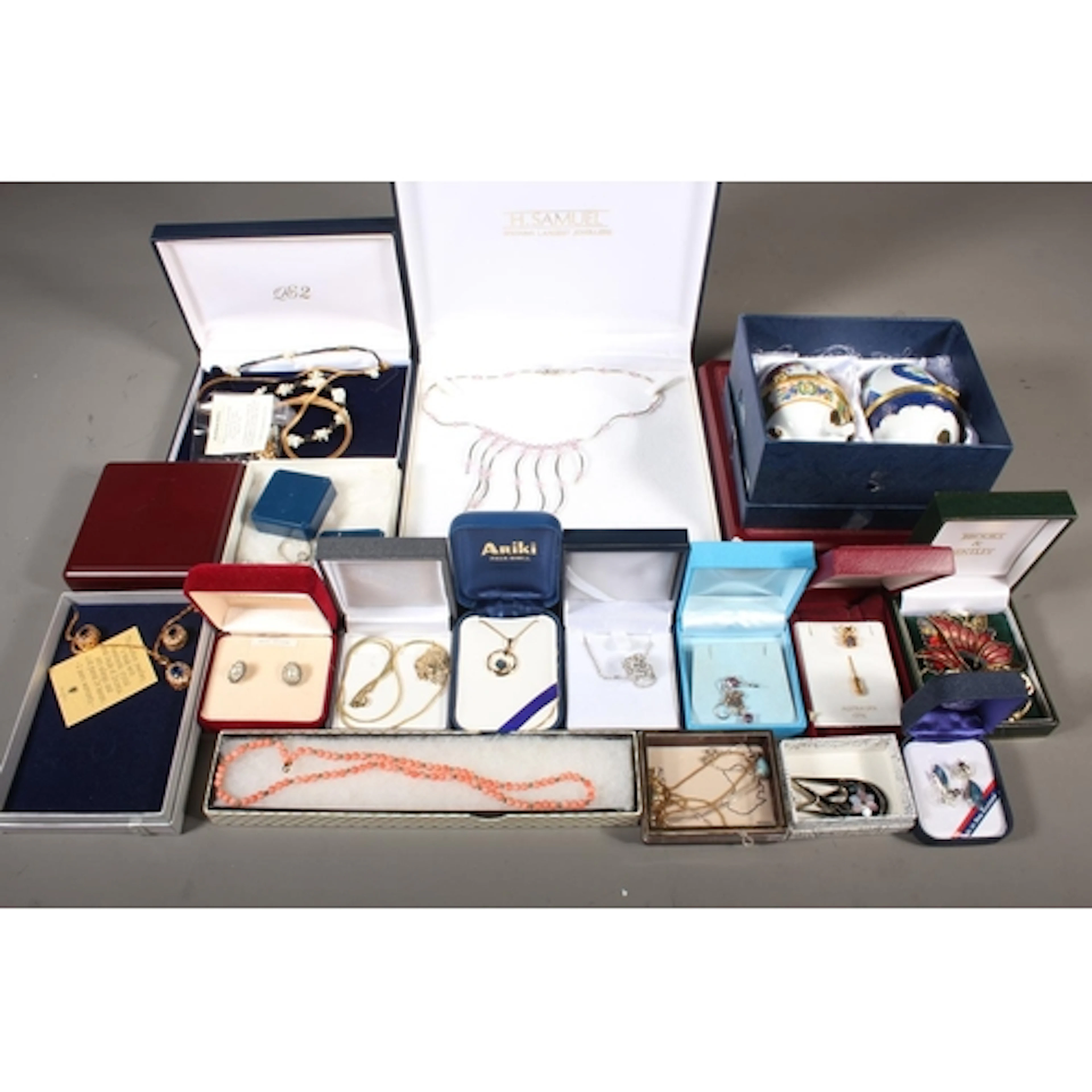Costume jewellery to include Australian opal set koala penda...