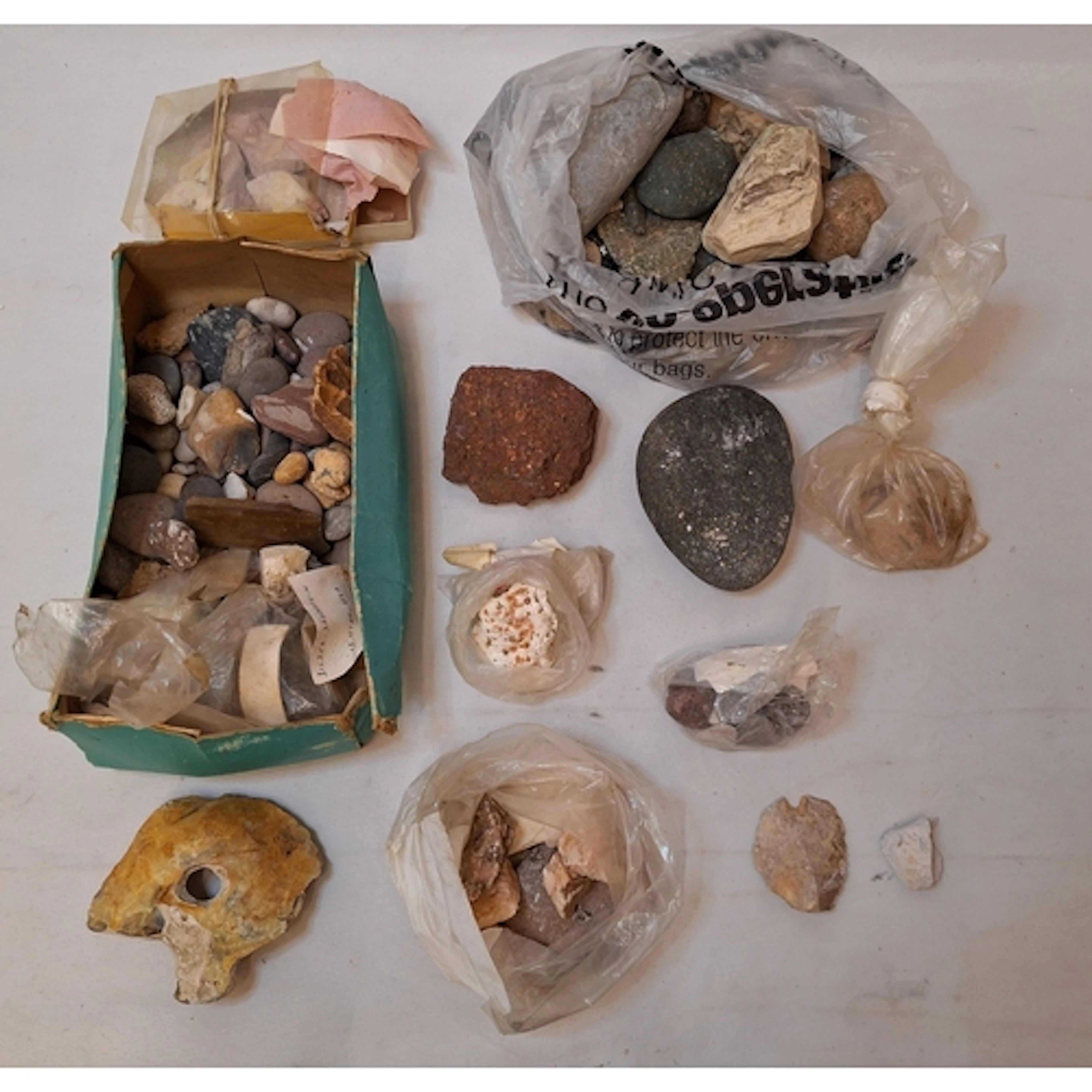 Rock Samples incl. Fools gold, slate, ammonite, rock slices,...