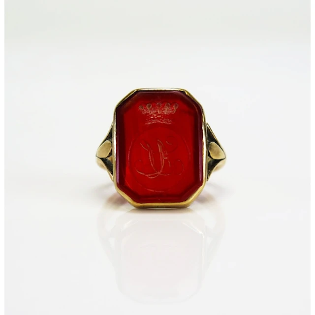 9ct gold and carnelian seal ring, size L, etched 9ct, 5.2g