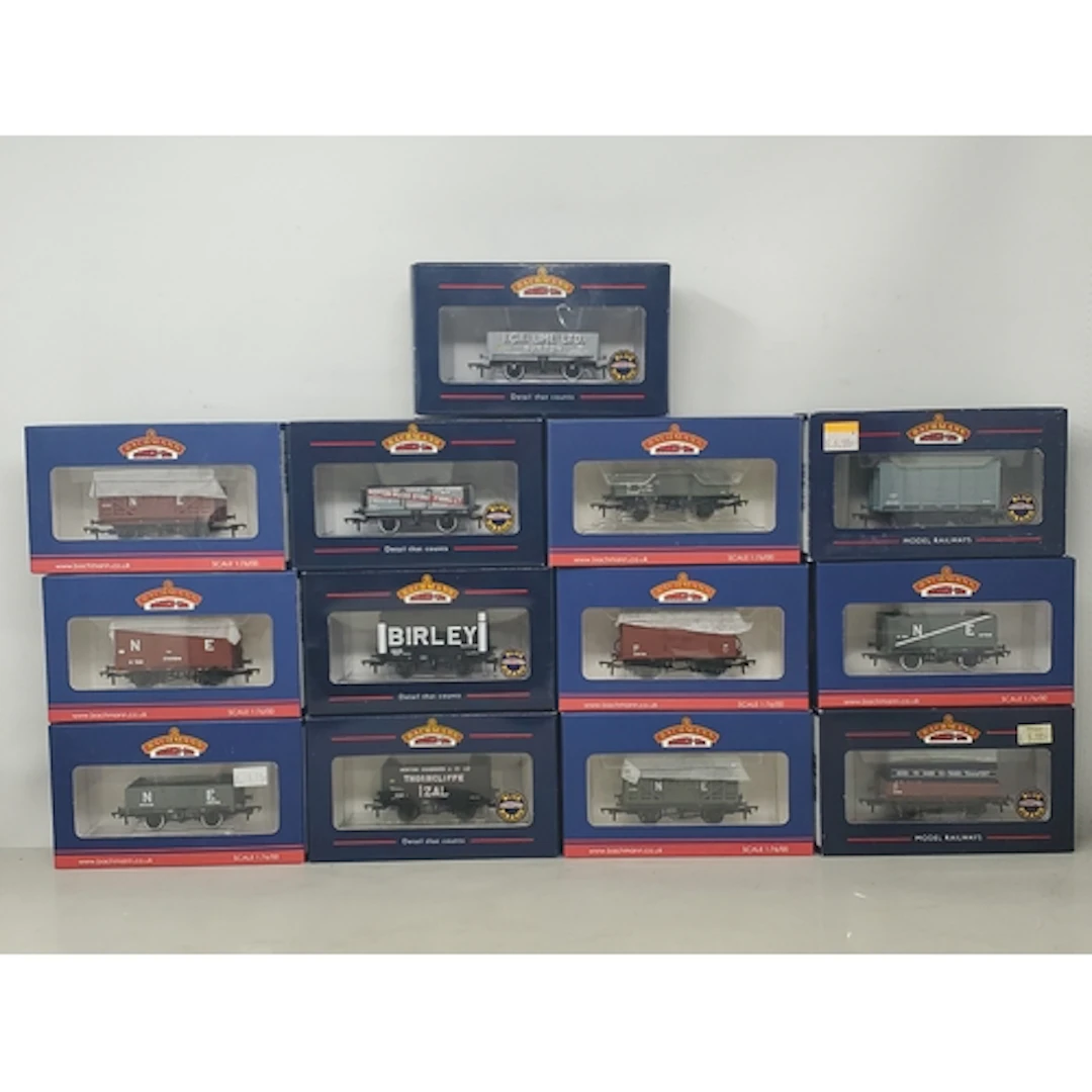 13x Bachmann 00 gauge LNER and Private Owner Goods Wagons in...