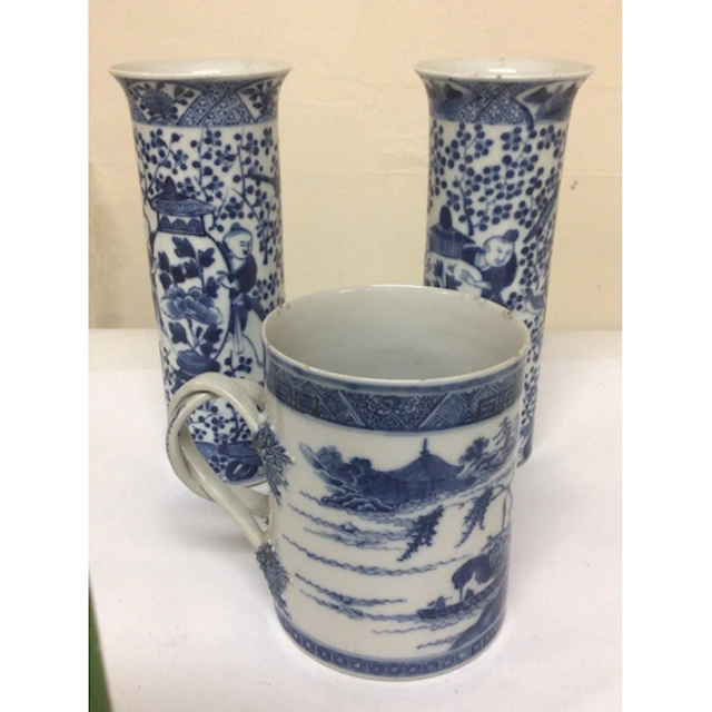 An 18th century Chinese export porcelain blue and whit...