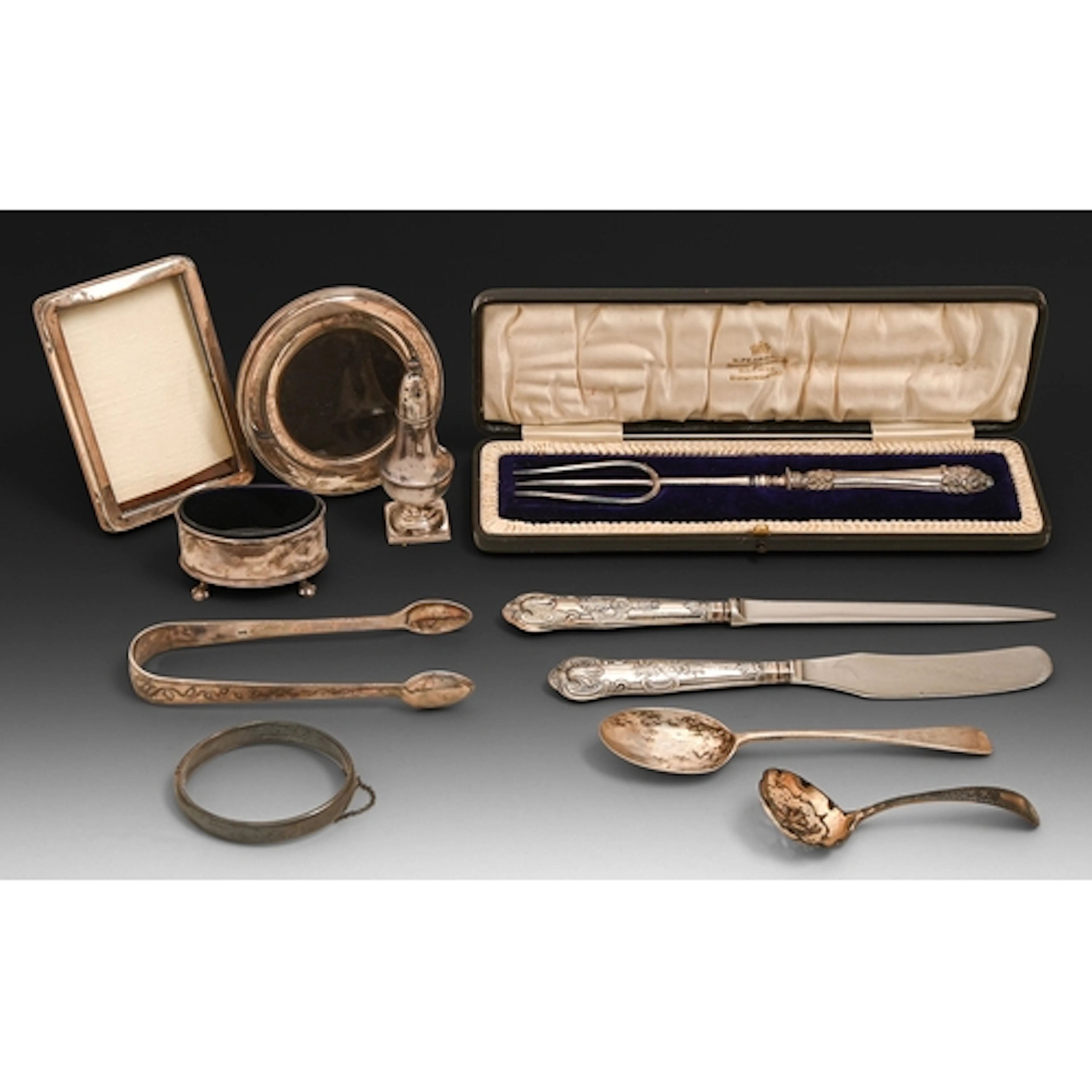Miscellaneous small silver articles and silver hafted-flatwa...