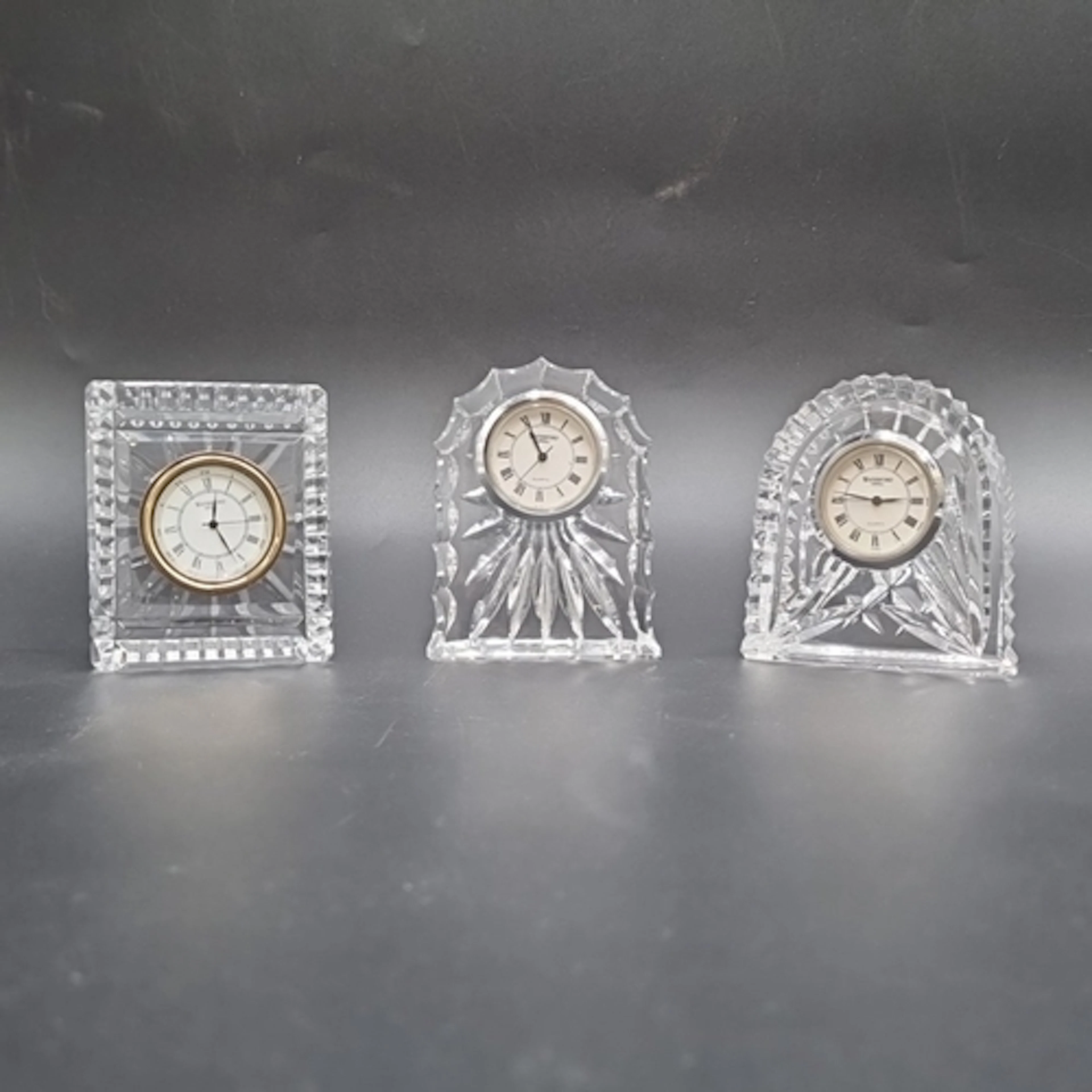 Lot of 3x Waterford crystal desk clocks, H: 8cm.