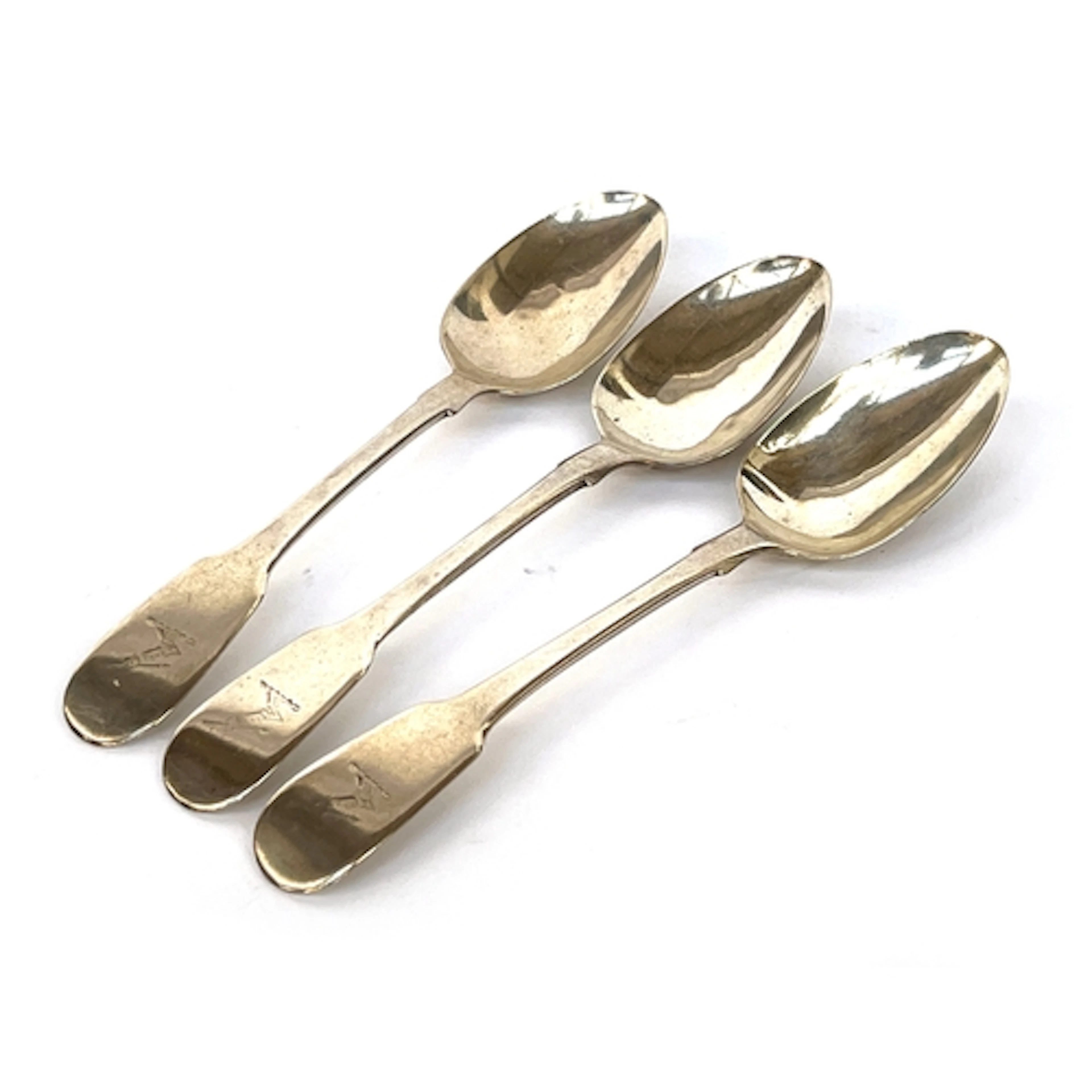 A set of three George IV silver fiddle pattern dessert spoon...