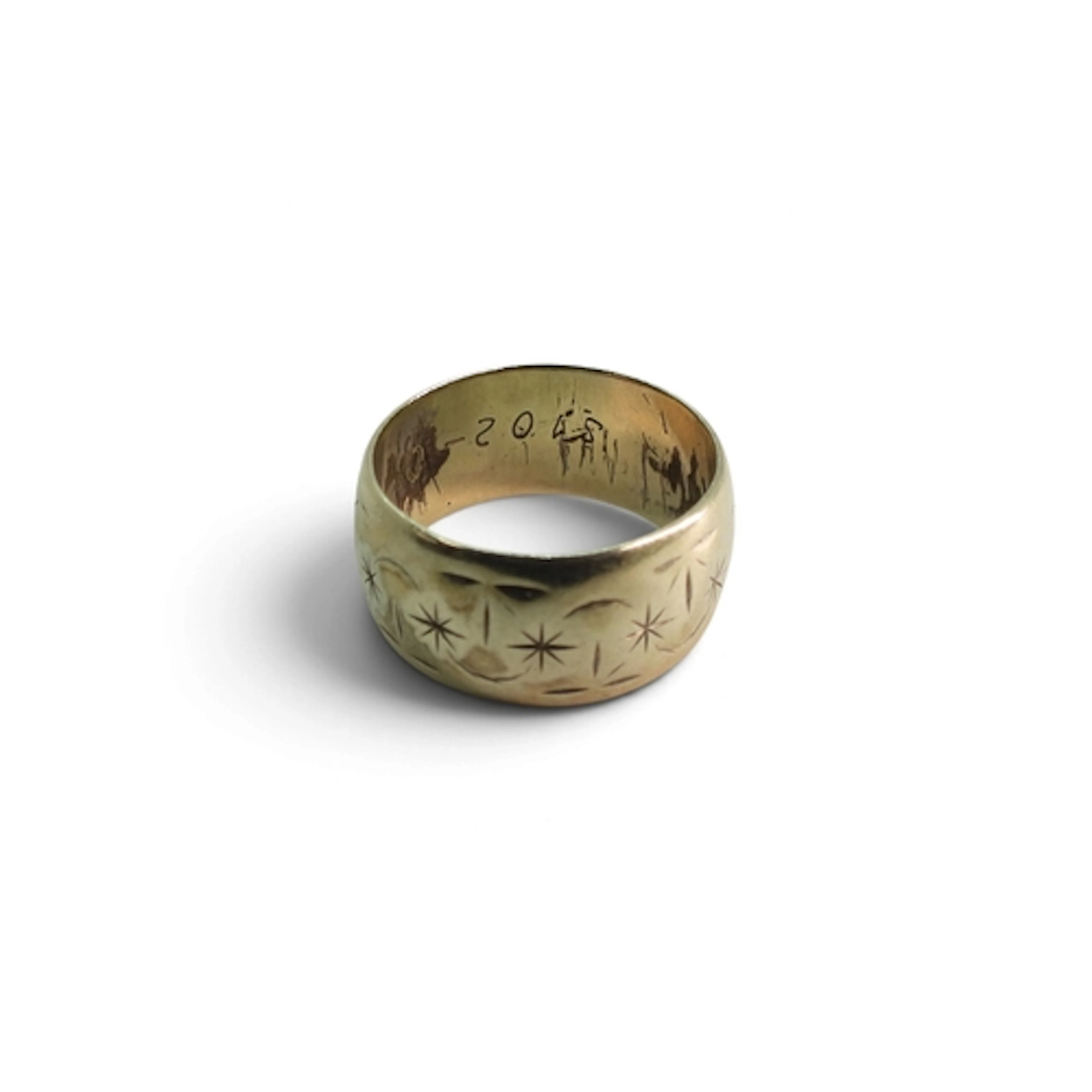 A 9ct wide white gold wedding ring with a star pattern, size...