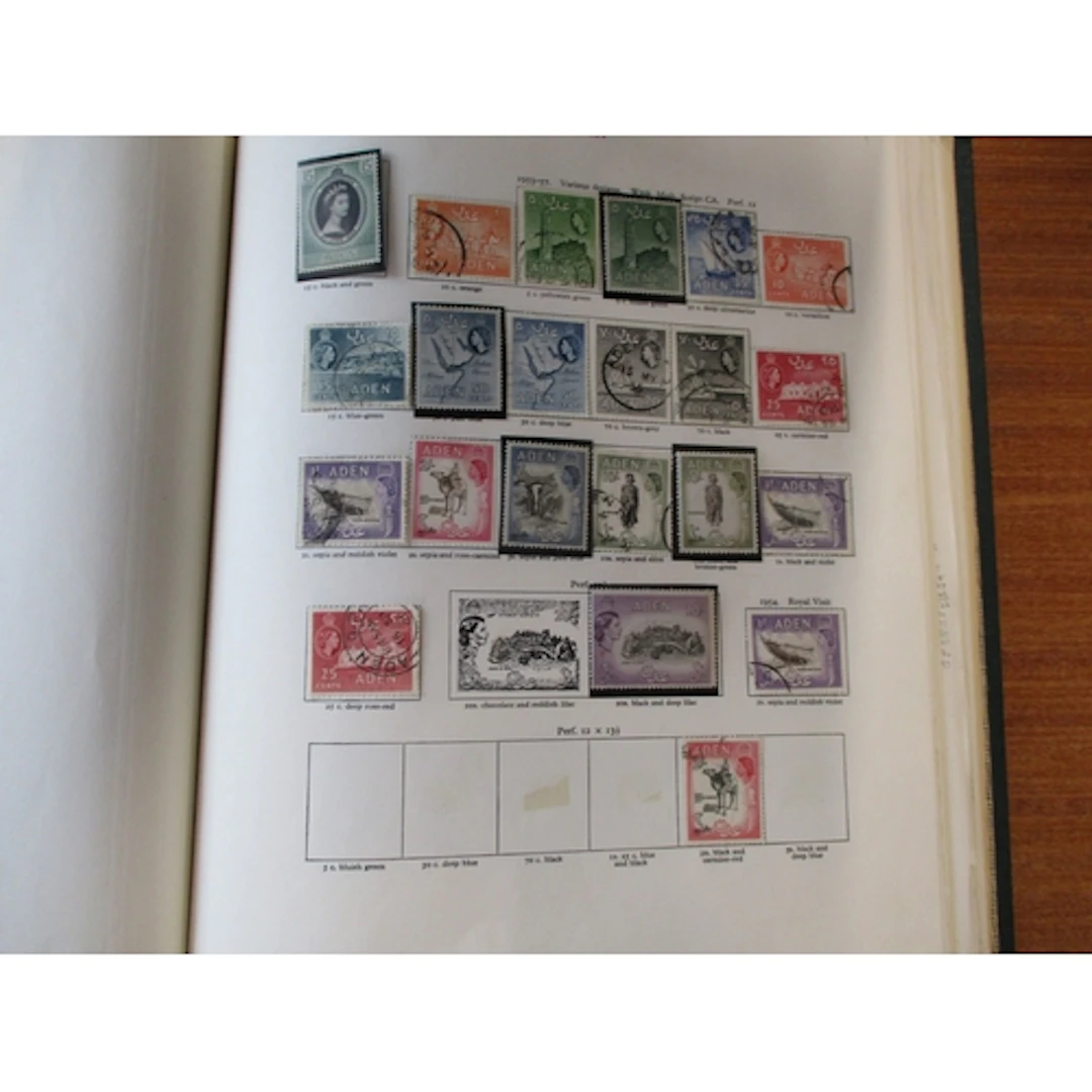 World Misc range of material in albums stock books album pag...