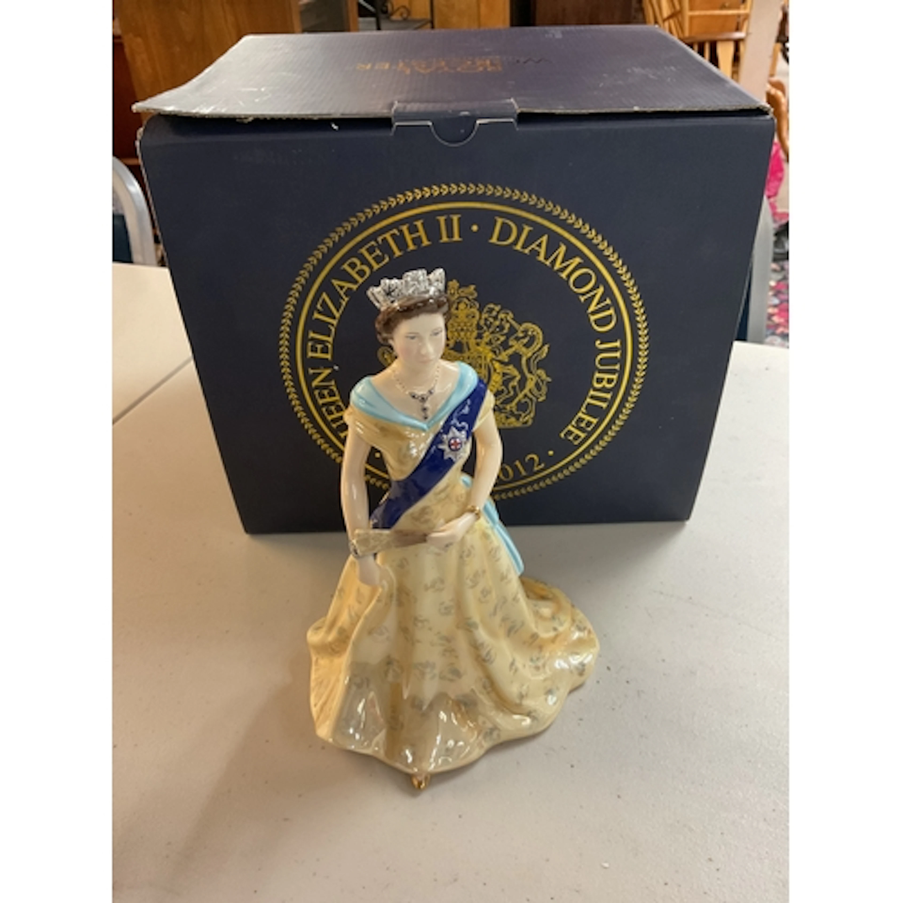 Boxed Royal Worcester QEIIR Diamond Jubilee 1952-2012 figuri...