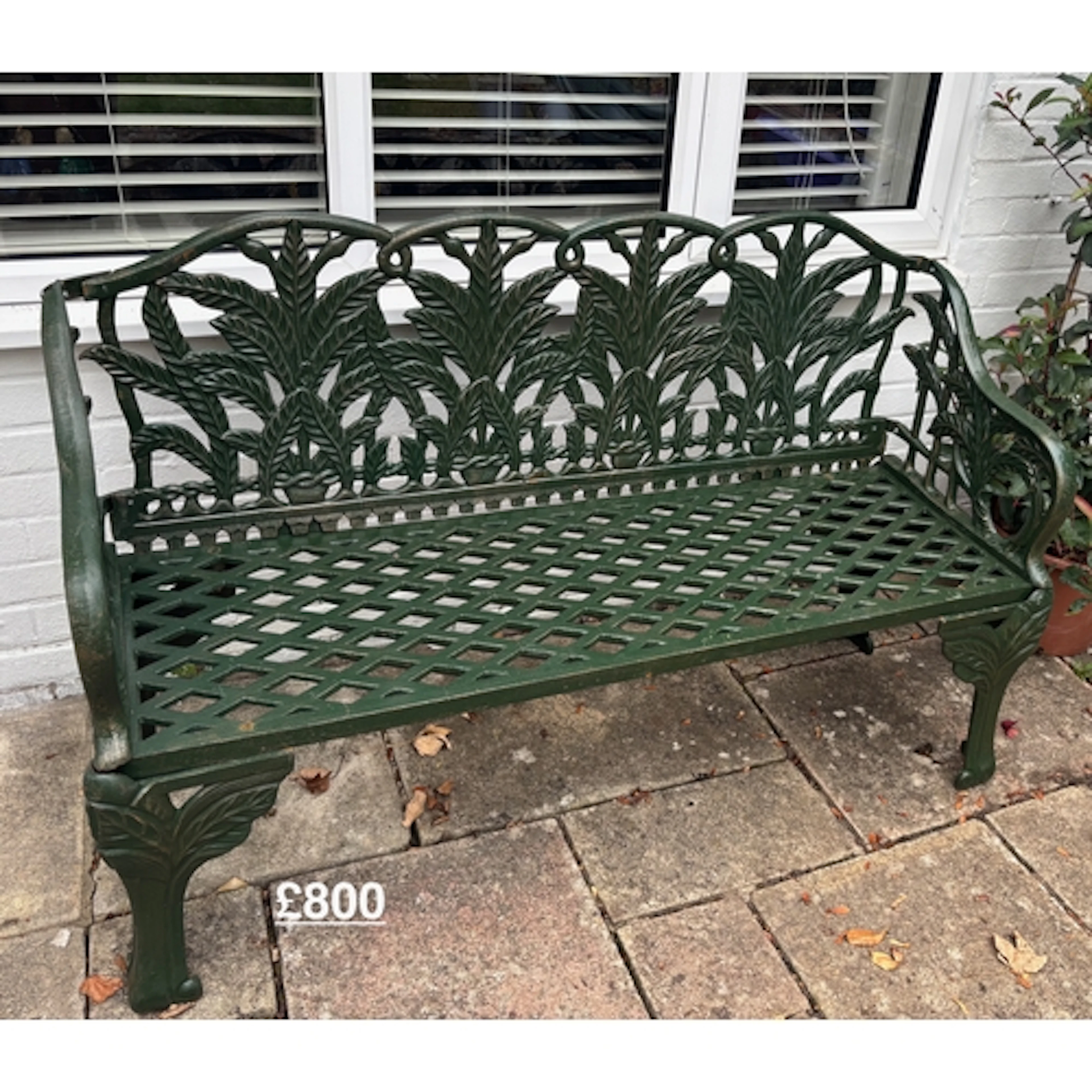 A very attractive heavy well-cast classical cast iron garden...