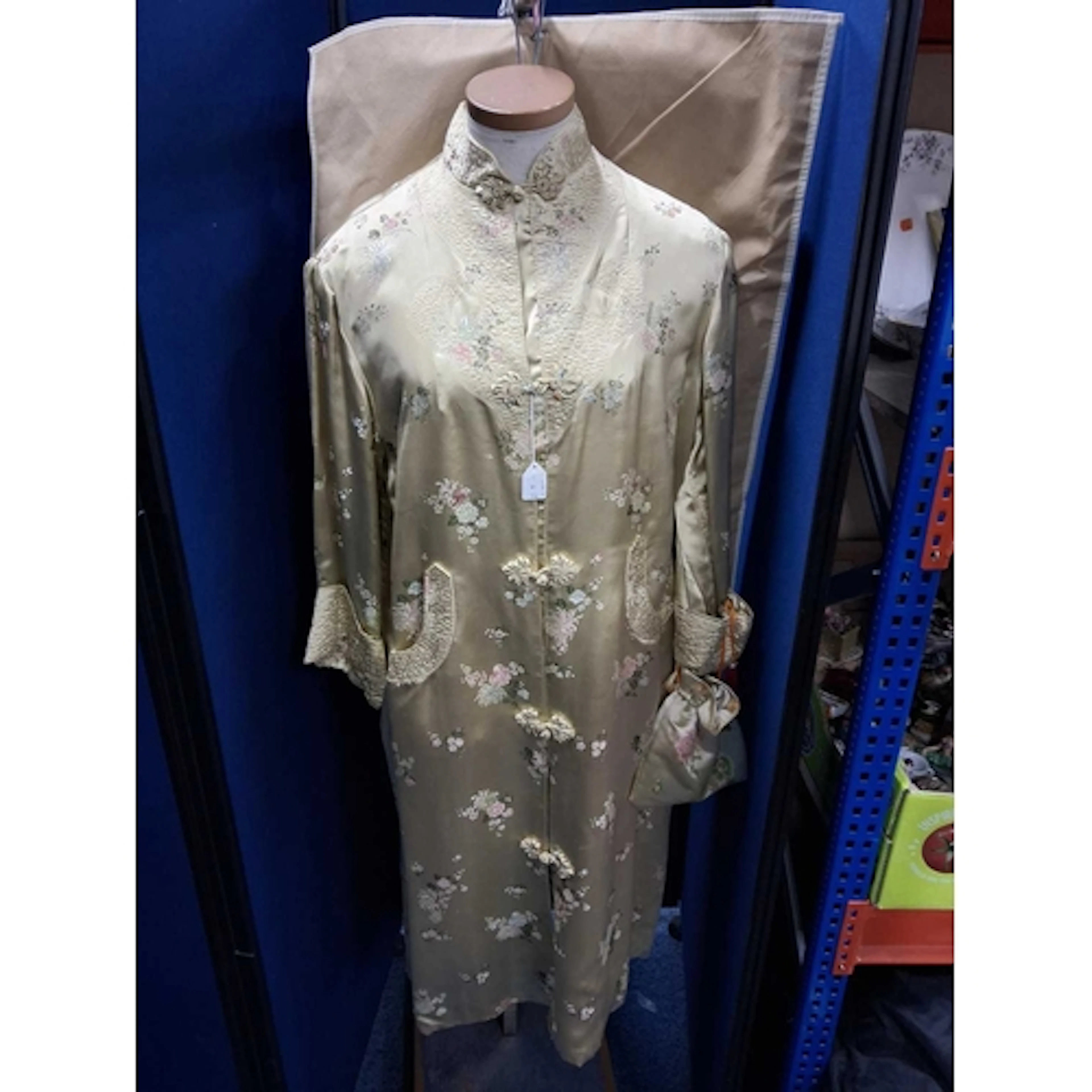 VINTAGE 'BEST GARMENTS' HONG KONG GOLD SILK BROCADE CHINOISE...