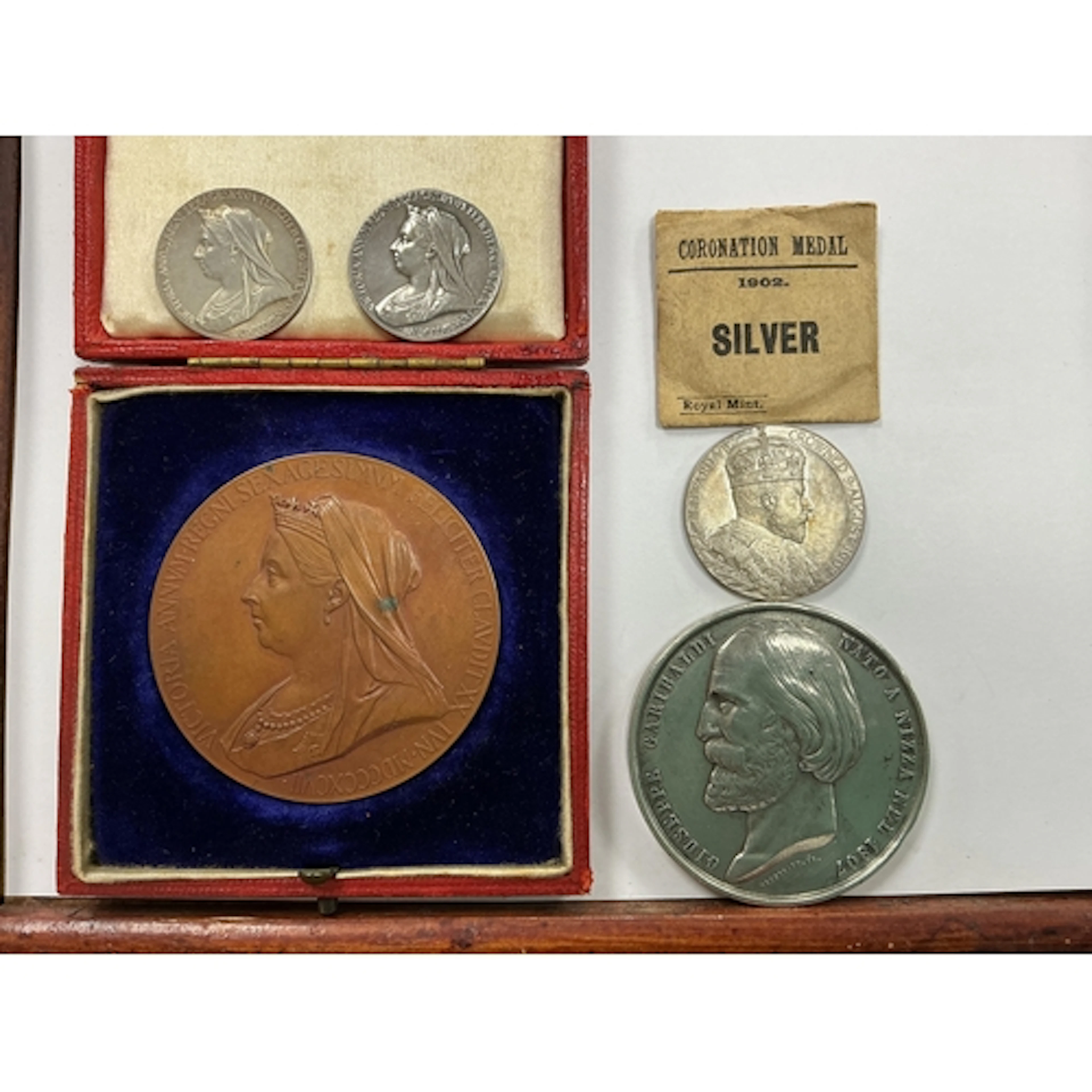 Commemorative medals, comprising Victoria, large Diamond Jub...