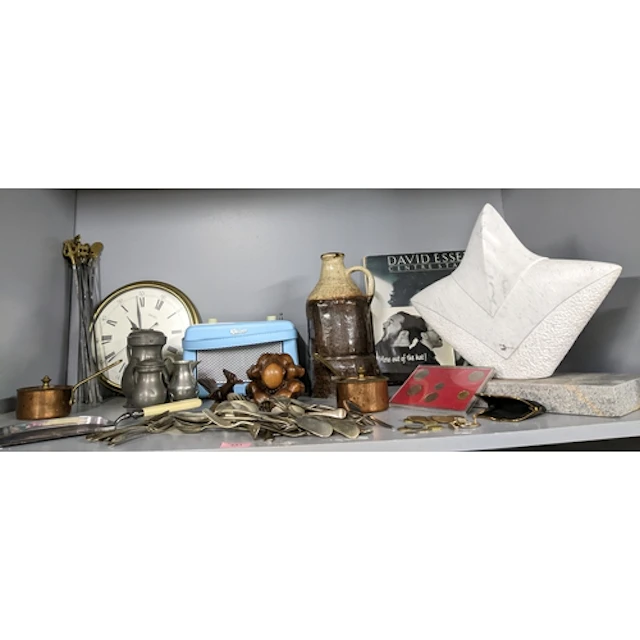 A mixed lot to include a vintage radio, small selection of L...