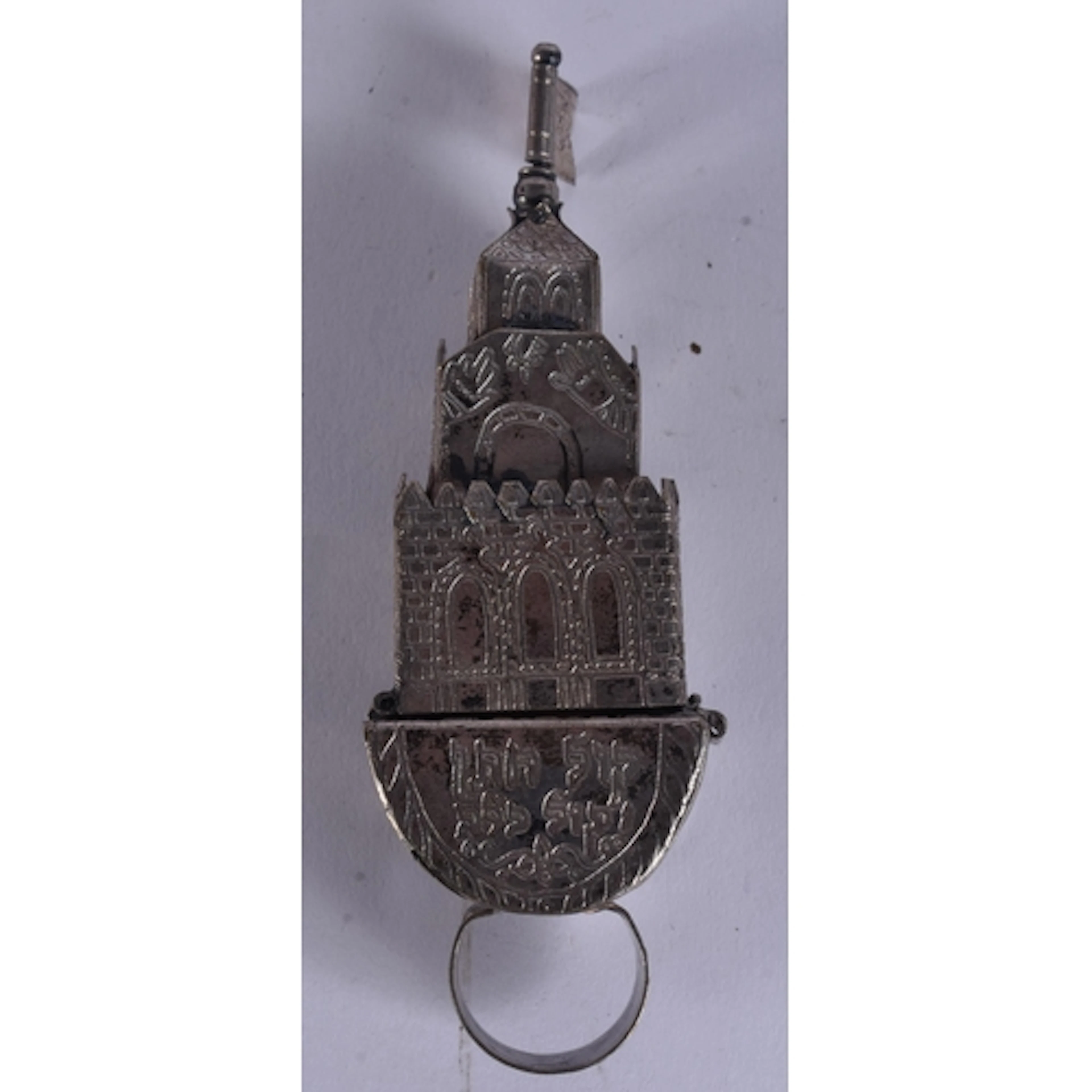 Judaica Wedding Ring. 31cm x 13cm x 4.4cm, weight 78g