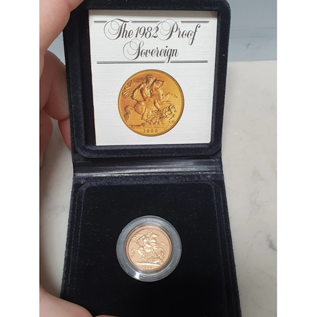 QEII 1982 gold proof Sovereign, in case of issue