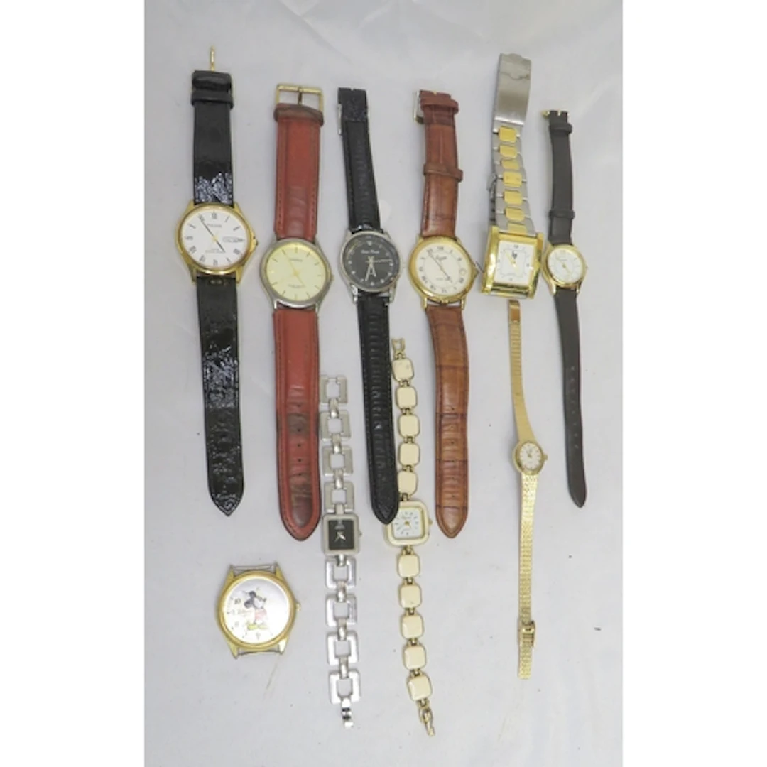 Watches, mostly working incl. Everright, Mickey Mouse Disney...