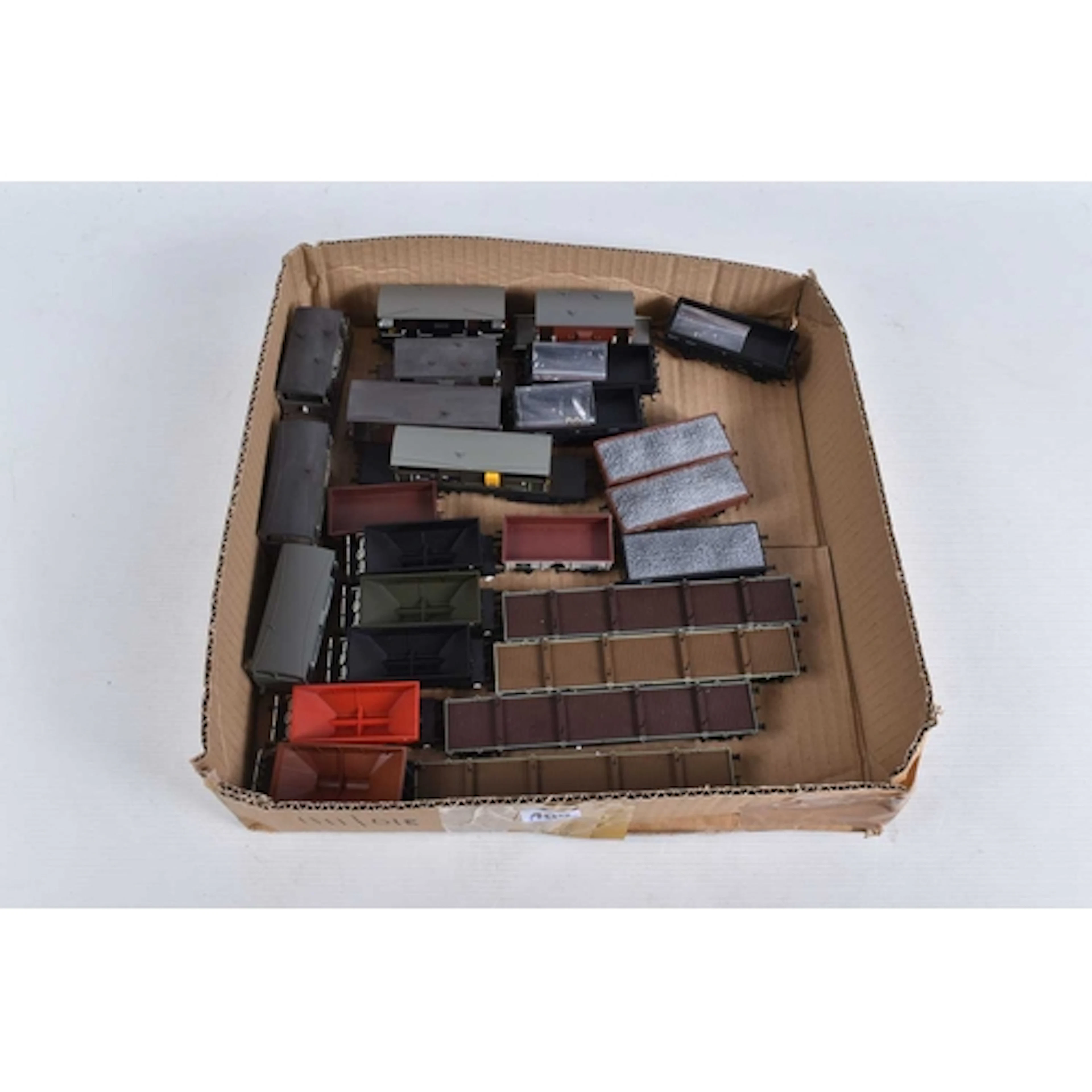 A QUANTITY OF UNBOXED ASSORTED OO GAUGE WAGONS, majority are...