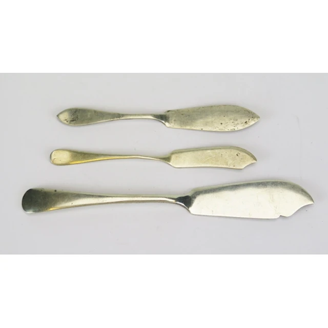 A George V silver fish knife, maker Walker and Hall, Sheffie...