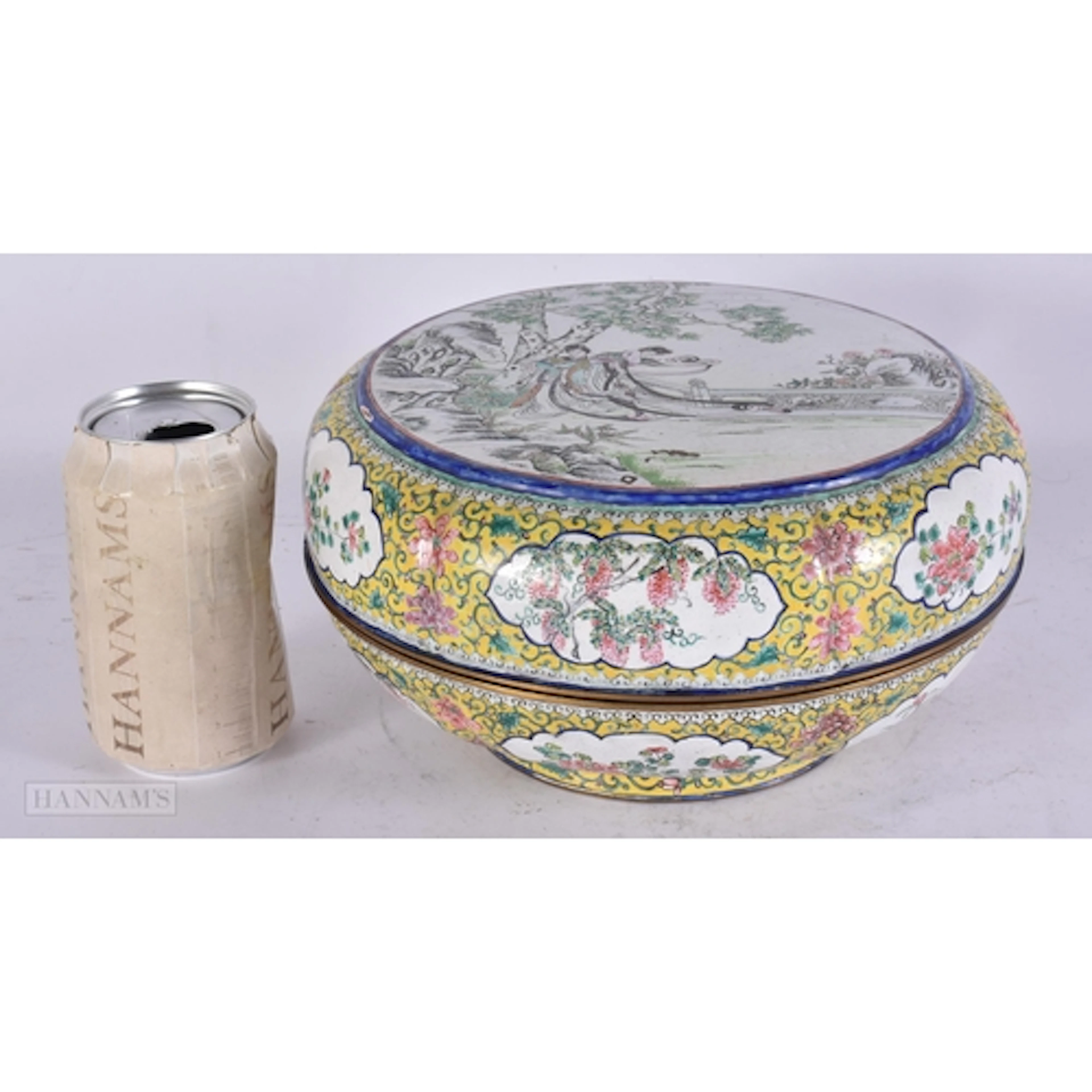 AN 18TH/19TH CENTURY CHINESE CANTON ENAMEL BOX AND COVER bea...