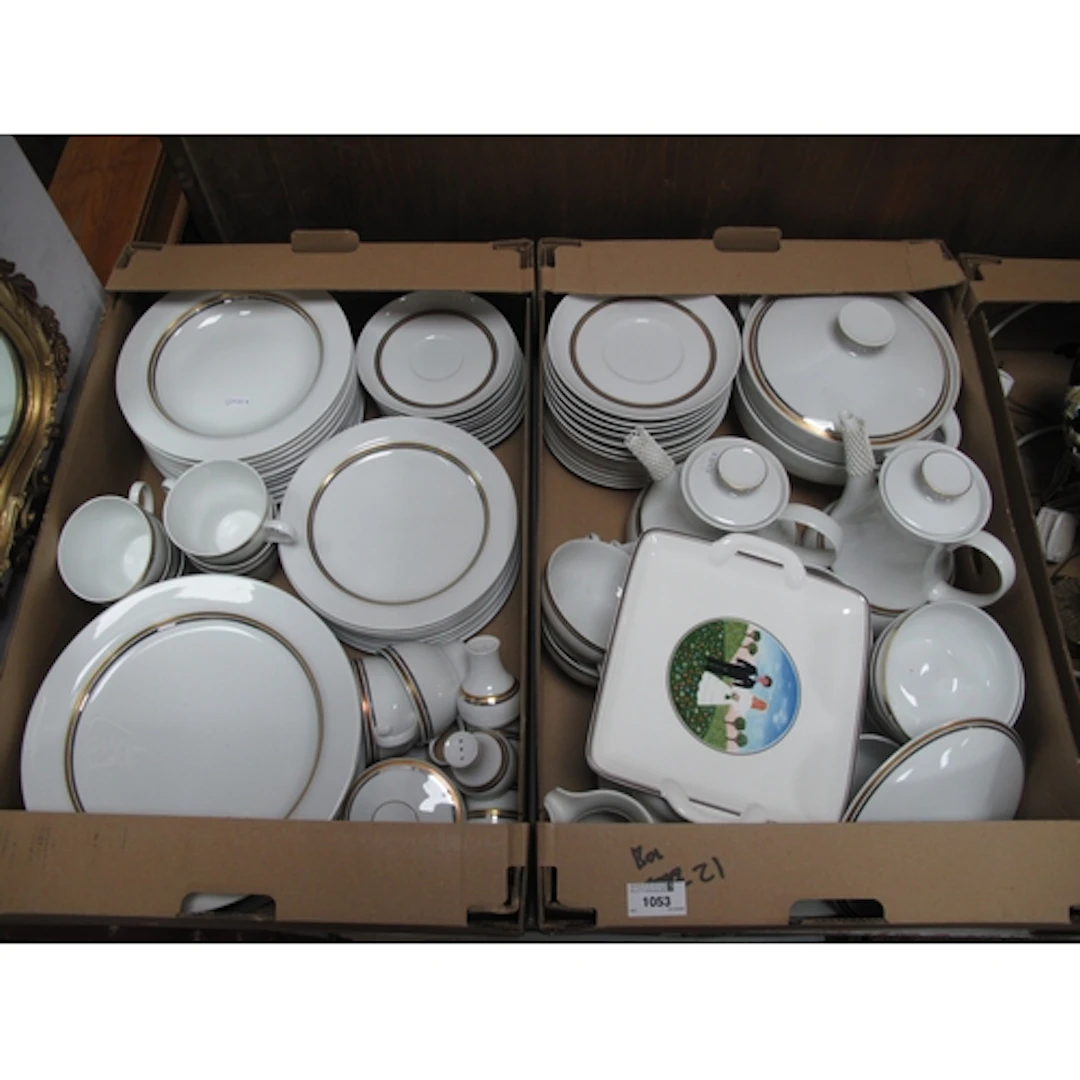 Over 90 pieces of German Thomas porcelain tableware, includi...