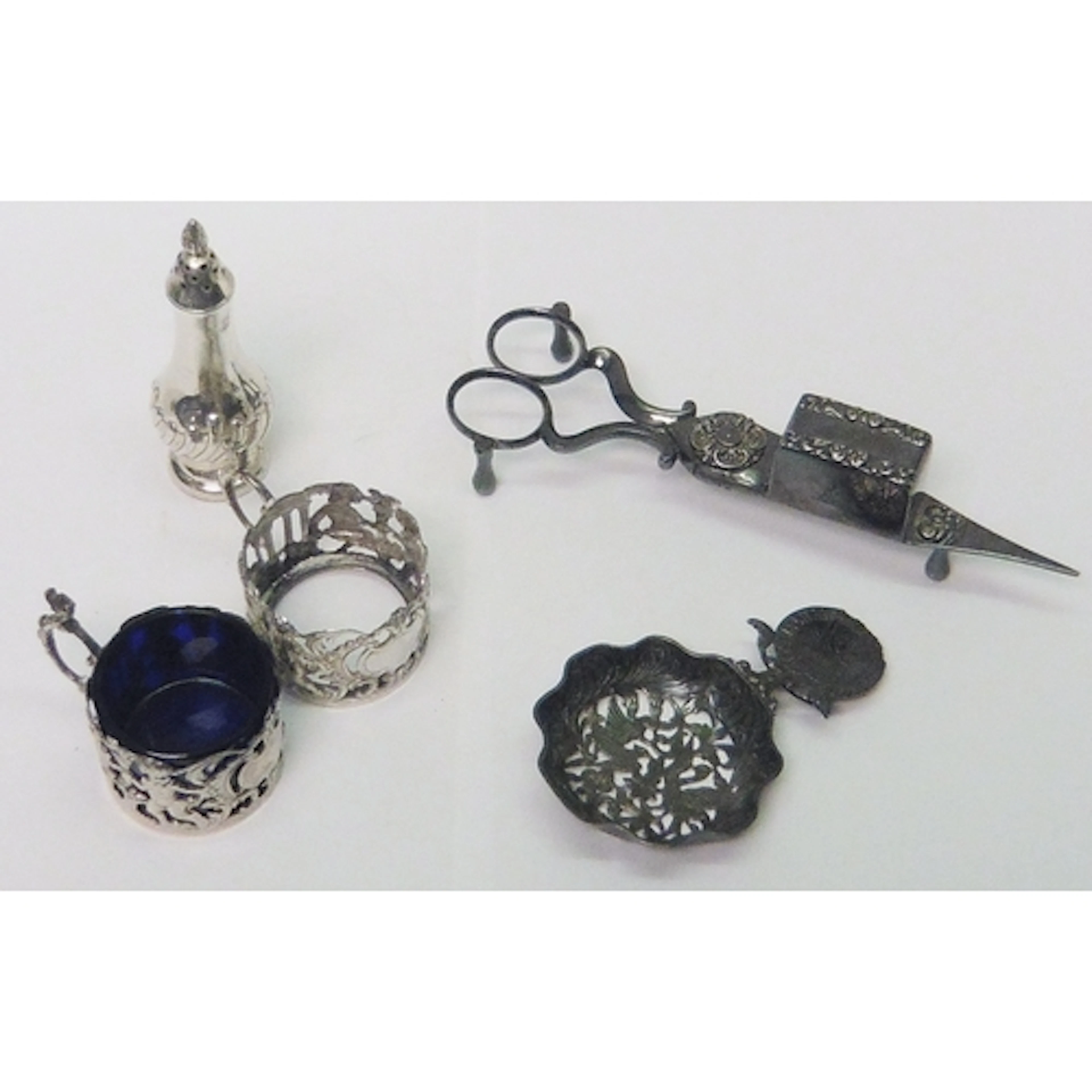 An Edwardian Dutch sifter / strainer spoon having a medallio...