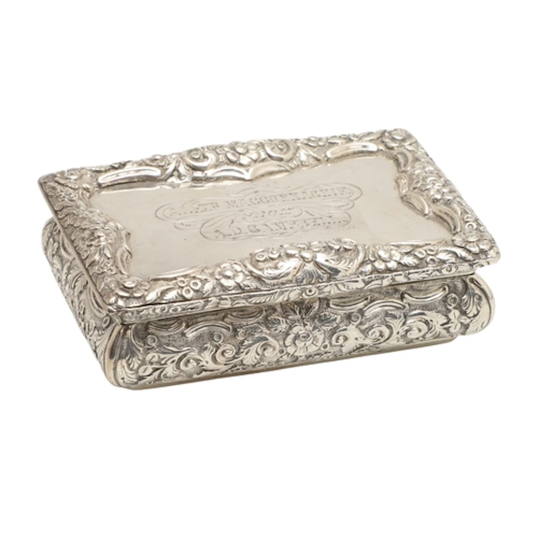 A WILLIAM IV SILVER SNUFF BOX. Of rectangular form, with cas...