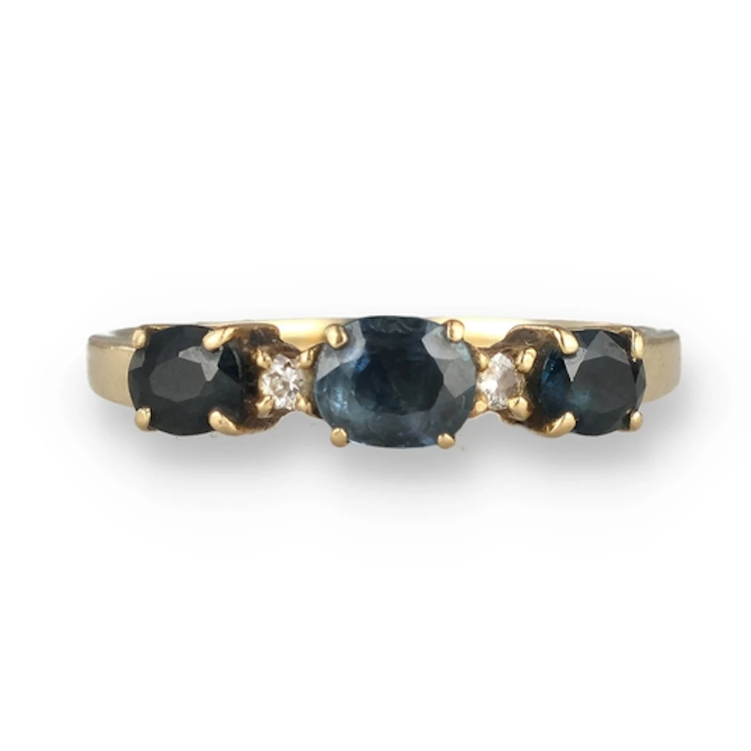 18CT GOLD SAPPHIRE RING SET WITH DIAMONDS Weight: 2gms ...