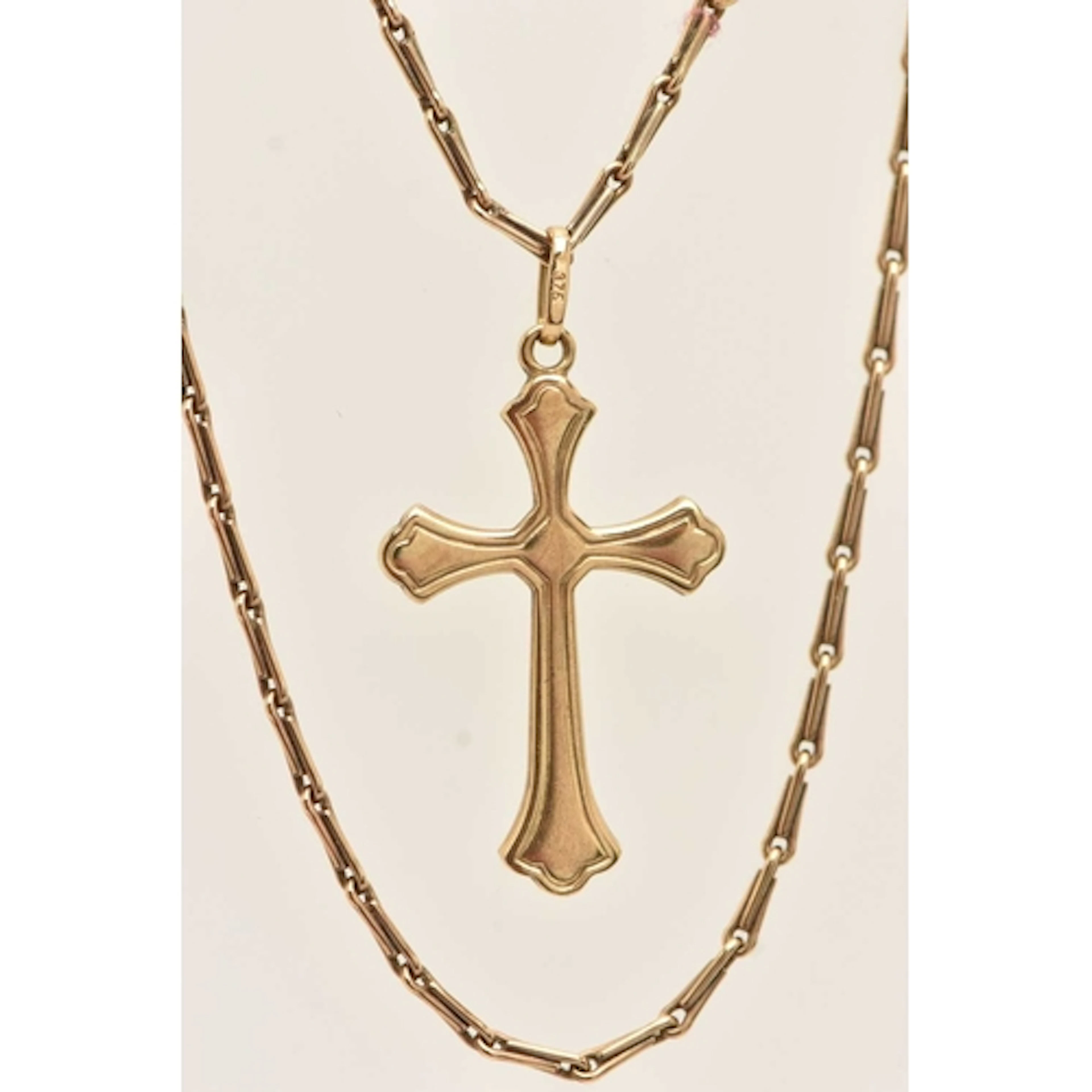 A 9CT YELLOW GOLD CROSS NECKLACE, a yellow gold cross suspen...