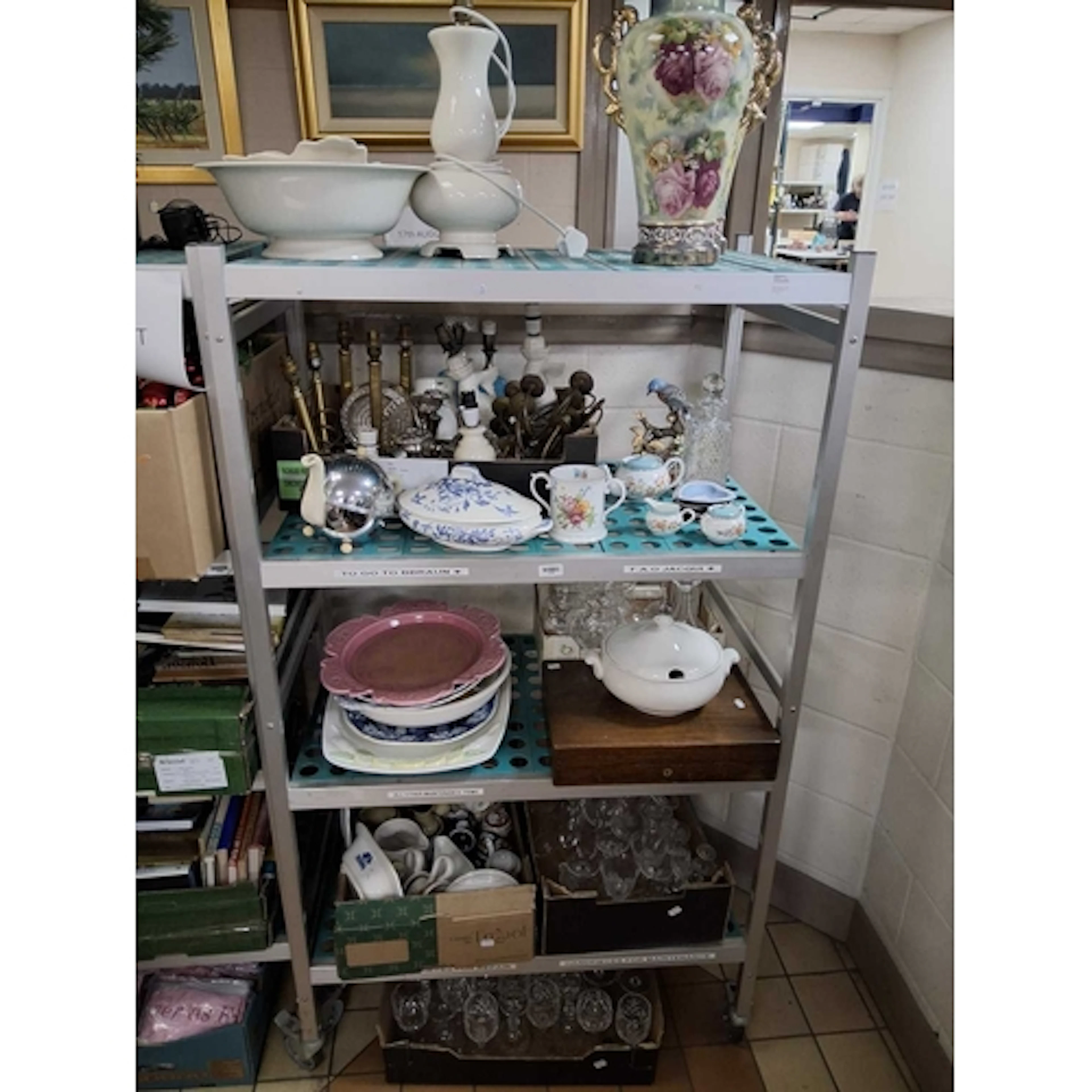 FIVE BOXES AND LOOSE OF GENERAL HOUSEHOLD ITEMS to include a...