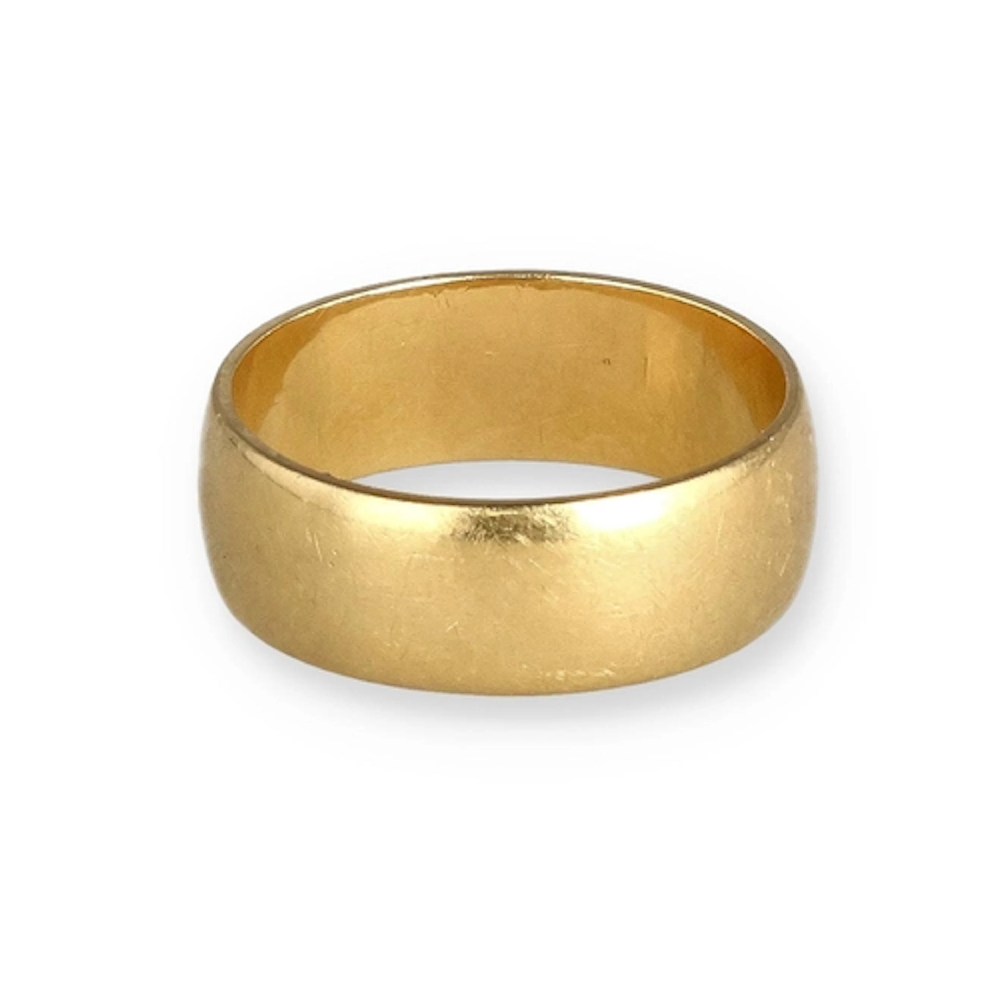 AN 18 CARAT GOLD WEDDING BAND Weight: 6.3gms